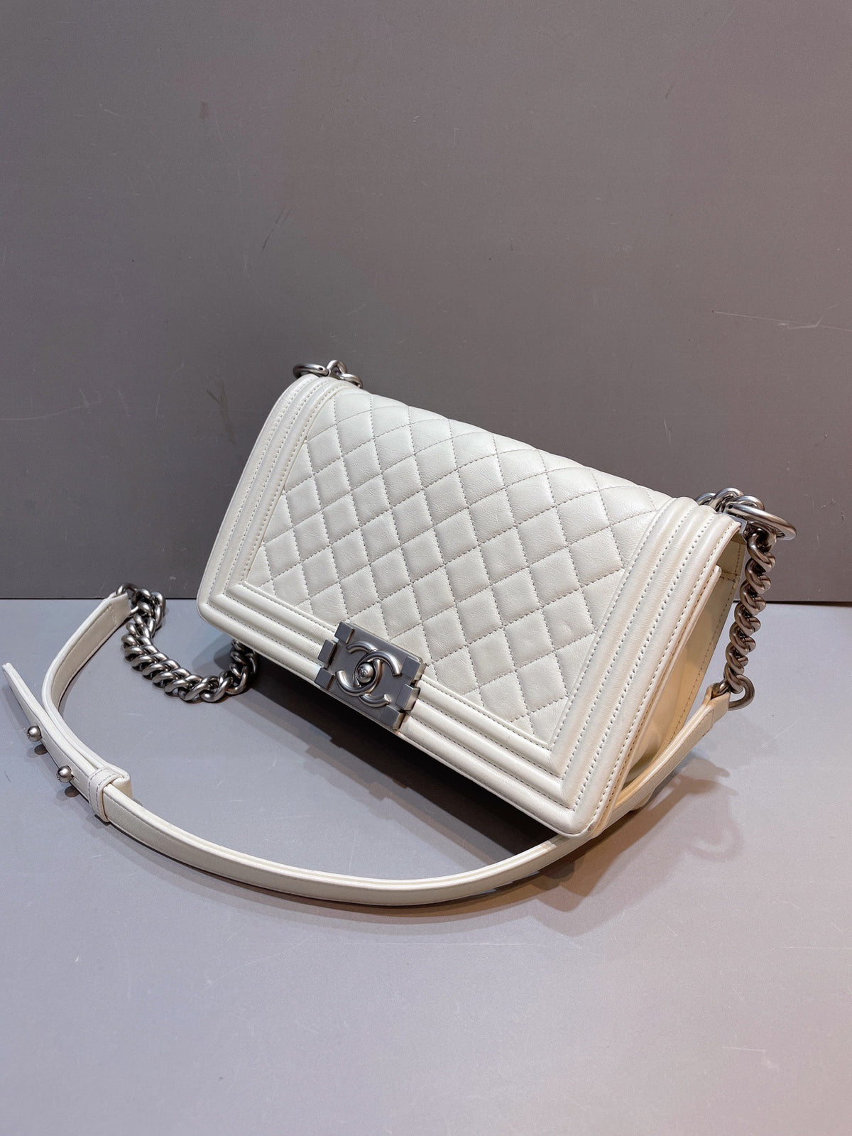 Chanel - Boy Chanel Medium - Leather - White - (Medium)