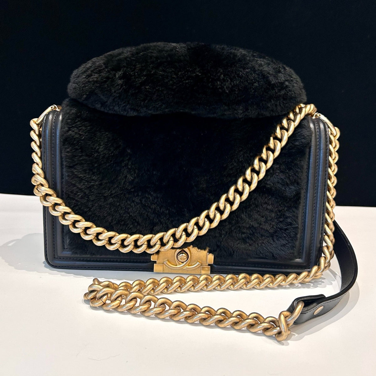 Chanel - Boy Chanel Medium Limited Edition - Fur - Rabbit - Black - (medium)