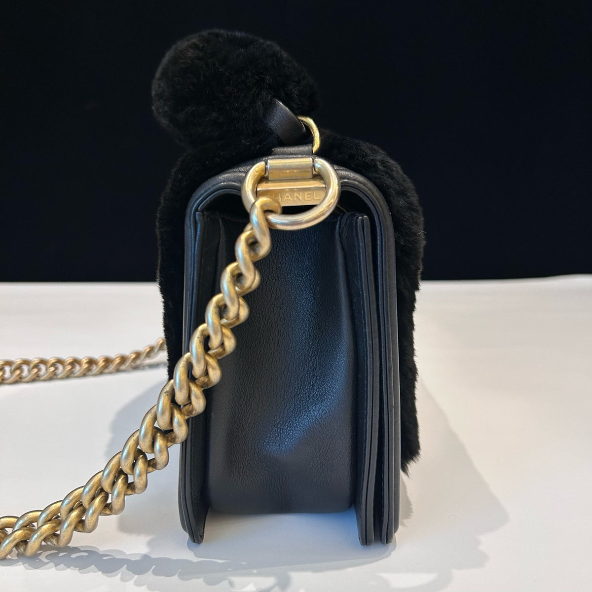Chanel - Boy Chanel Medium Limited Edition - Fur - Rabbit - Black - (medium)