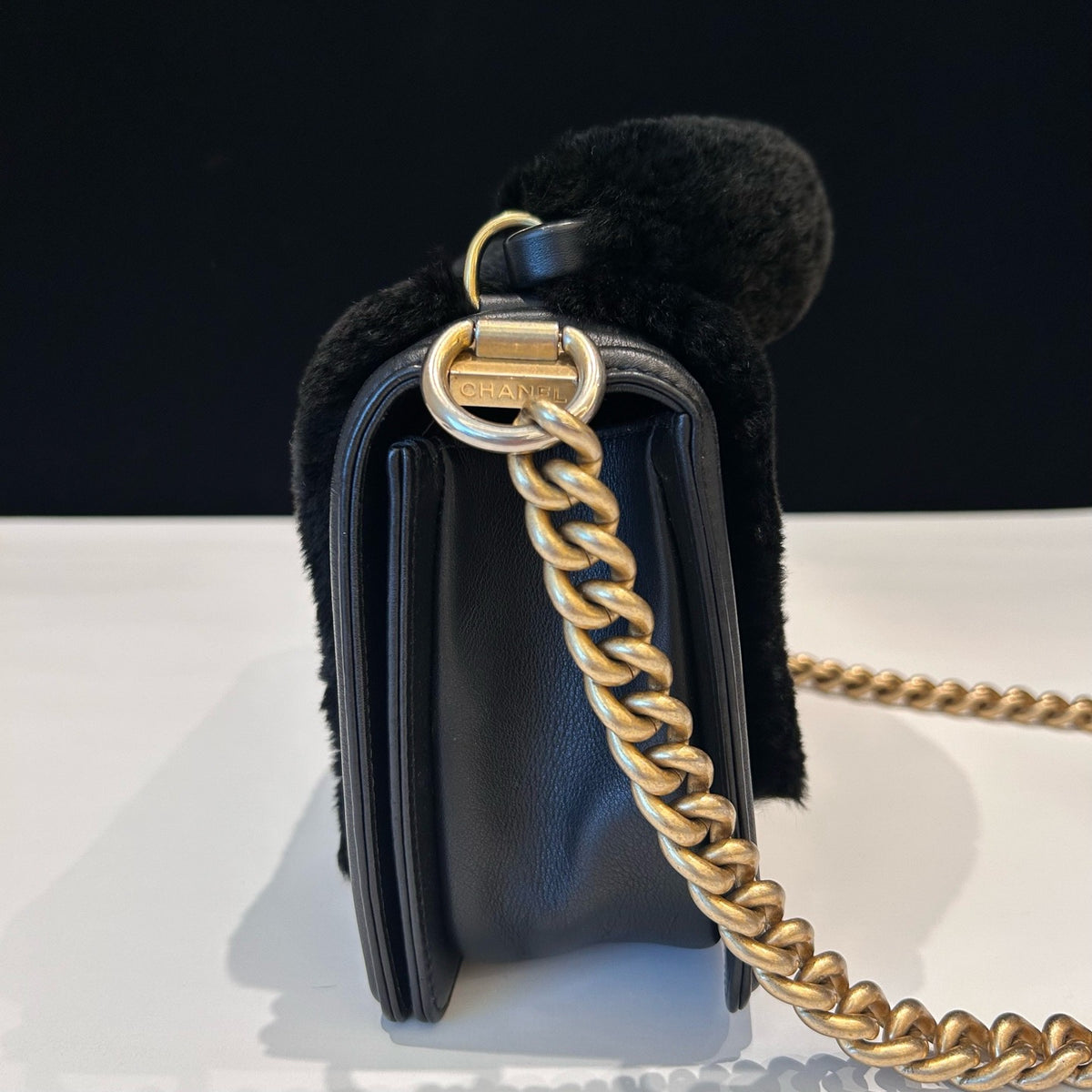 Chanel - Boy Chanel Medium Limited Edition - Fur - Rabbit - Black - (medium)
