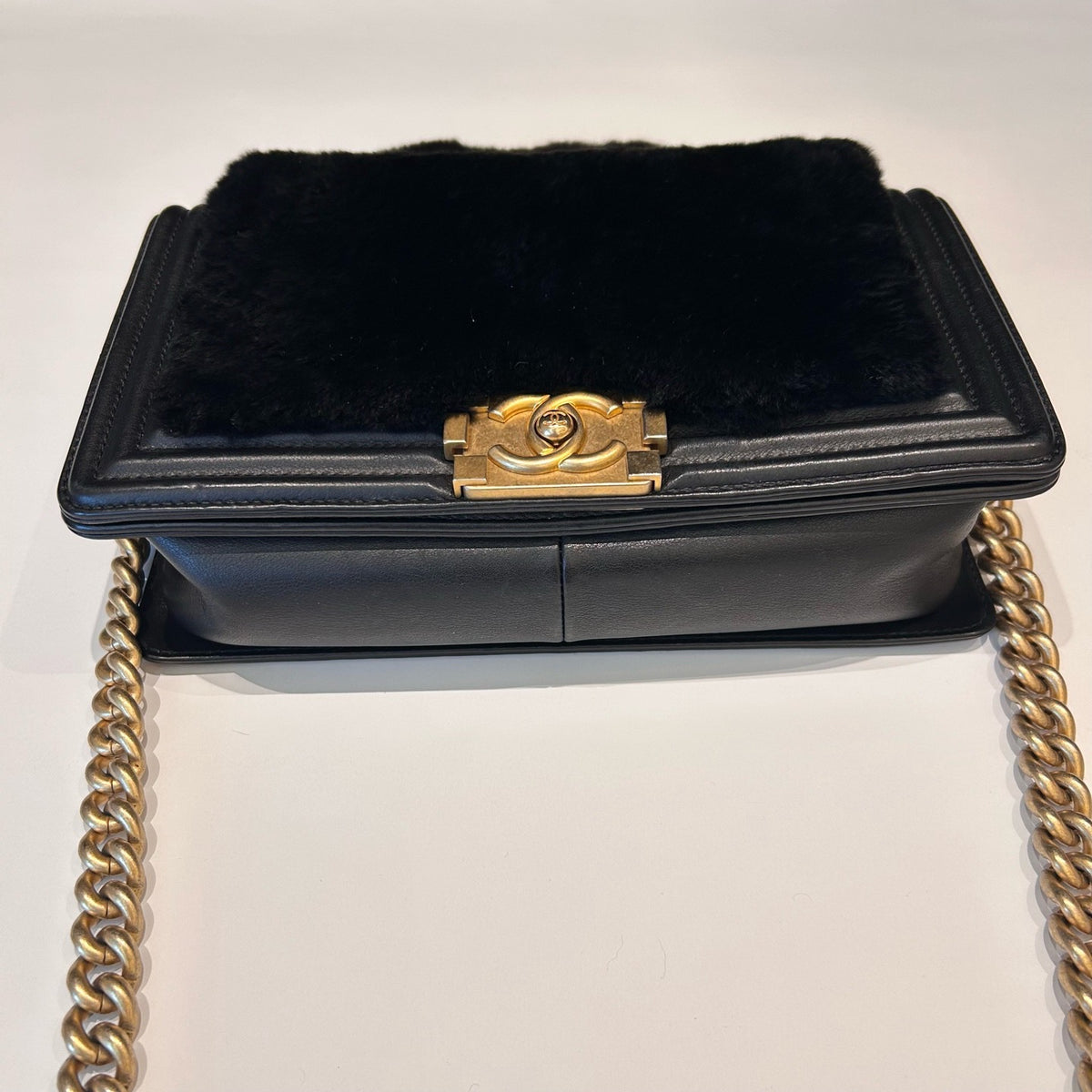 Chanel - Boy Chanel Medium Limited Edition - Fur - Rabbit - Black - (medium)