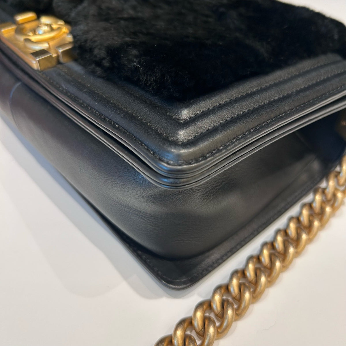 Chanel - Boy Chanel Medium Limited Edition - Fur - Rabbit - Black - (medium)