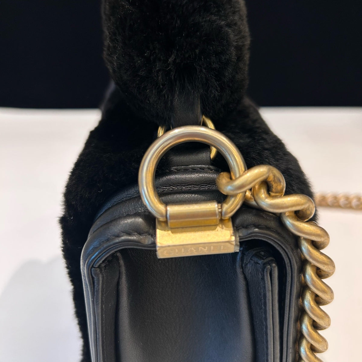 Chanel - Boy Chanel Medium Limited Edition - Fur - Rabbit - Black - (medium)