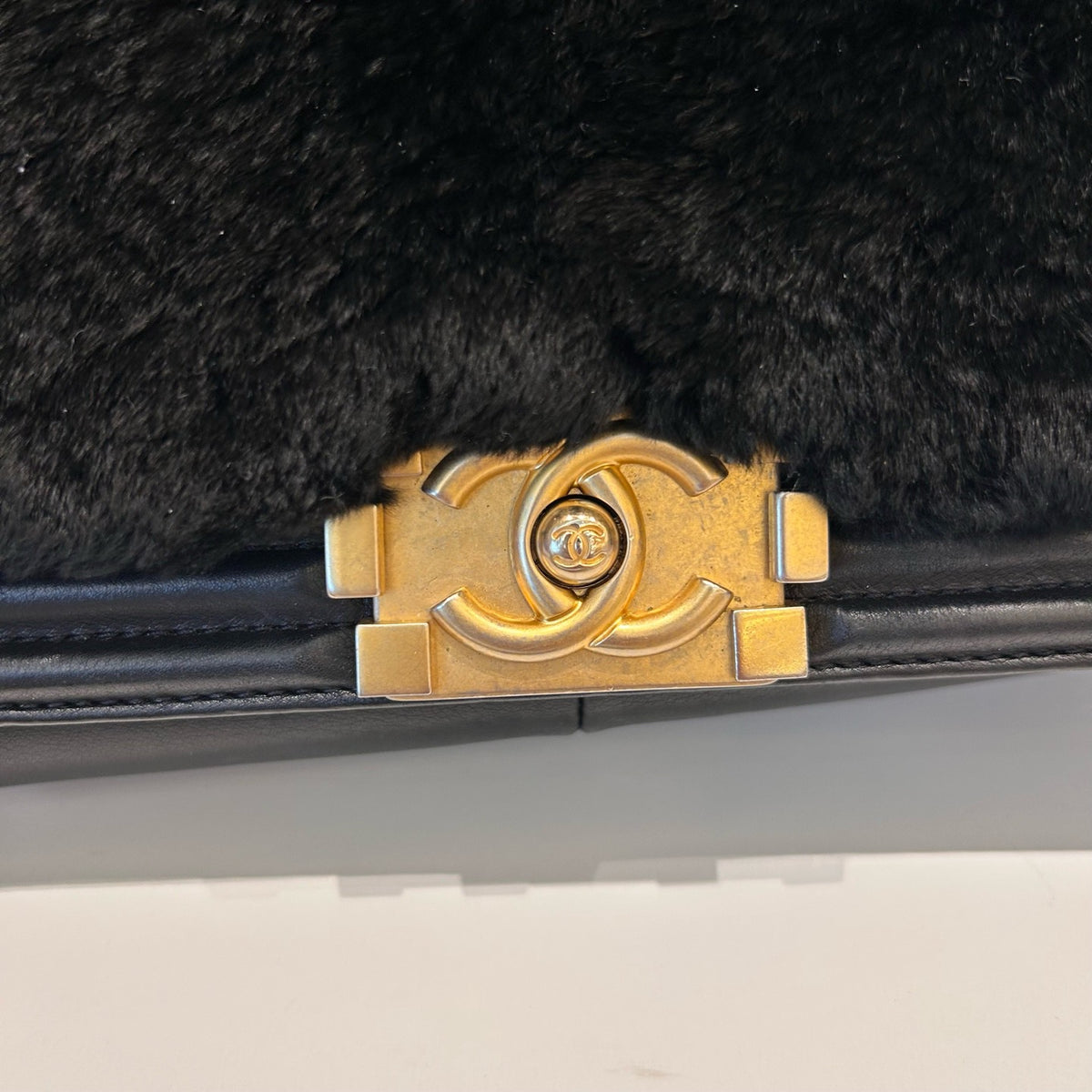 Chanel - Boy Chanel Medium Limited Edition - Fur - Rabbit - Black - (medium)