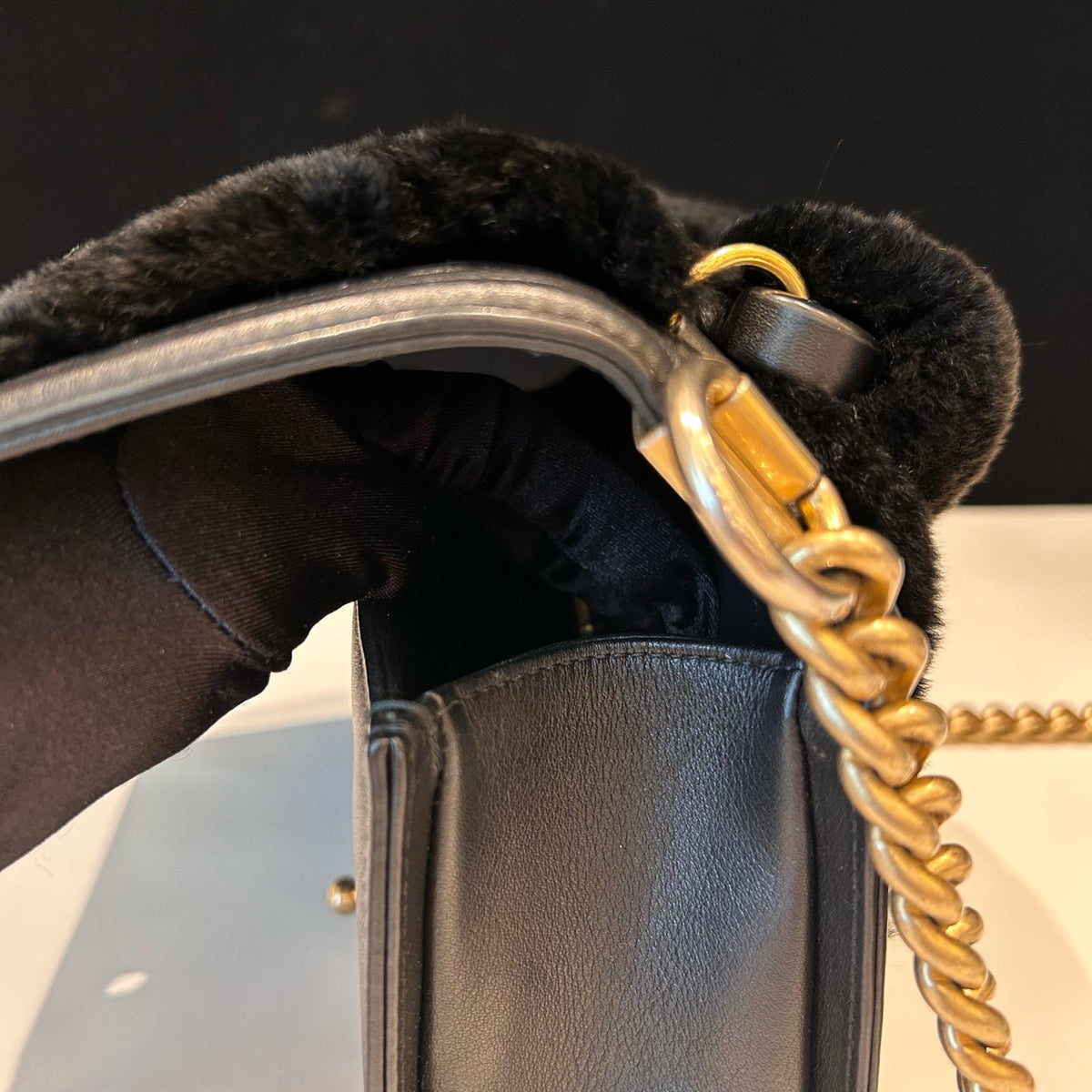 Chanel - Boy Chanel Medium Limited Edition - Fur - Rabbit - Black - (medium)