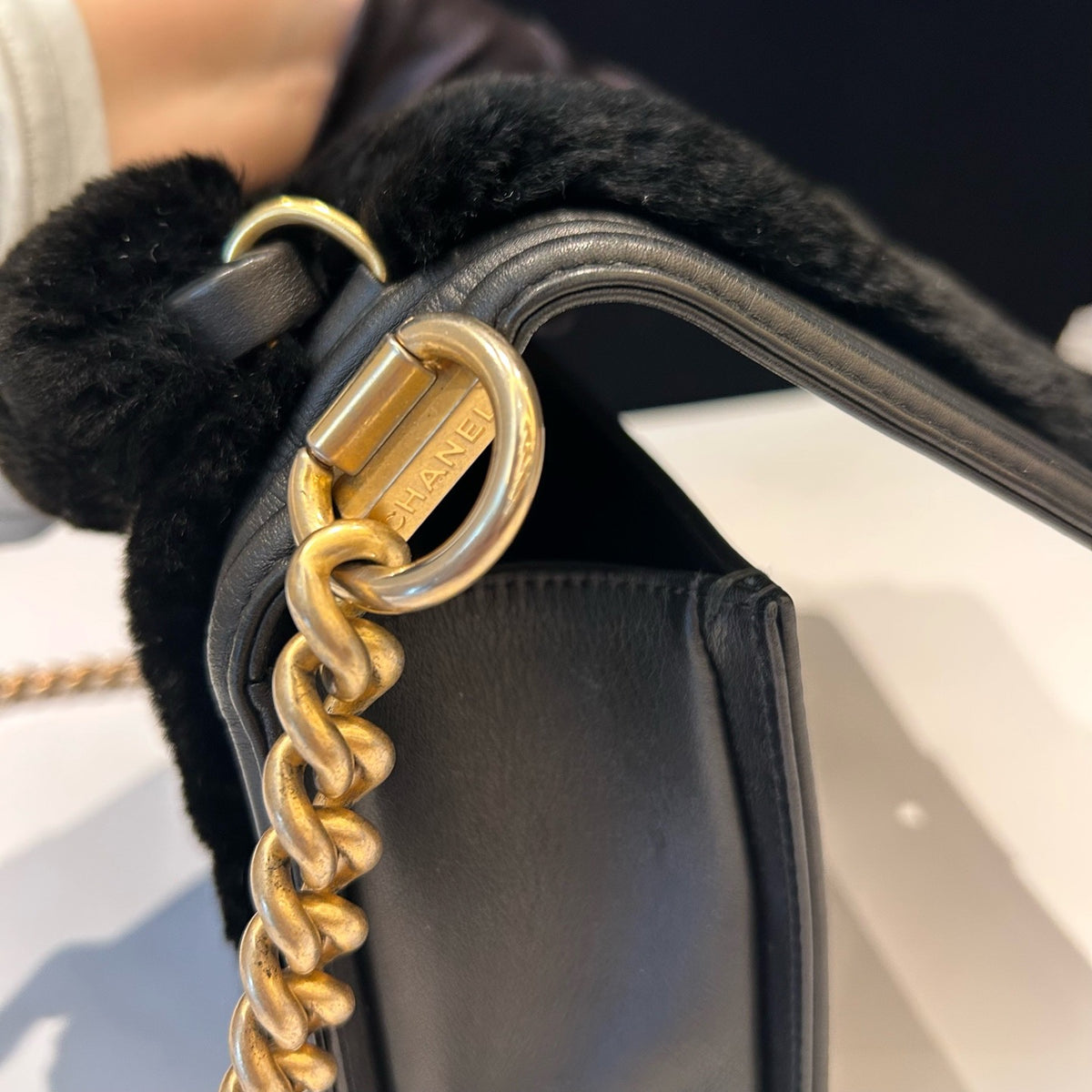Chanel - Boy Chanel Medium Limited Edition - Fur - Rabbit - Black - (medium)
