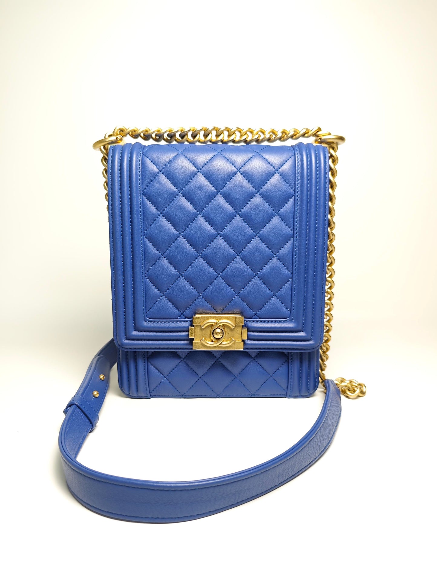 Chanel - Boy Chanel Vertical Phone Bag - Calfskin - Blue - (mini)