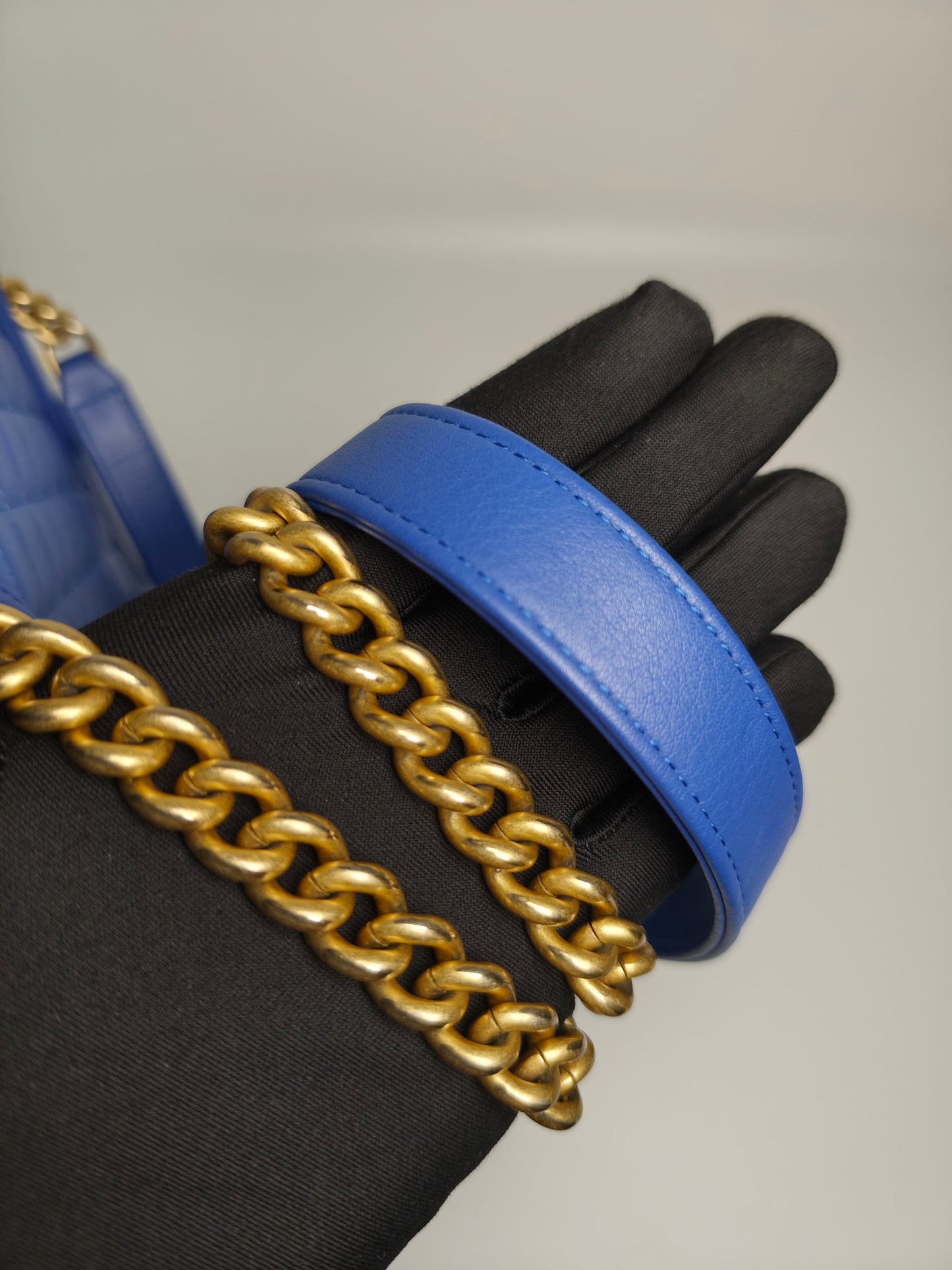 Chanel - Boy Chanel Vertical Phone Bag - Calfskin - Blue - (mini)
