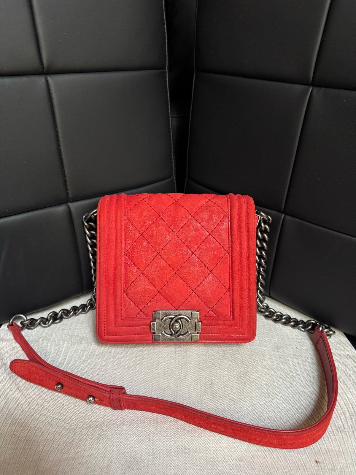 Chanel - Boy Chanel Vertical - Suede - Red - (small)
