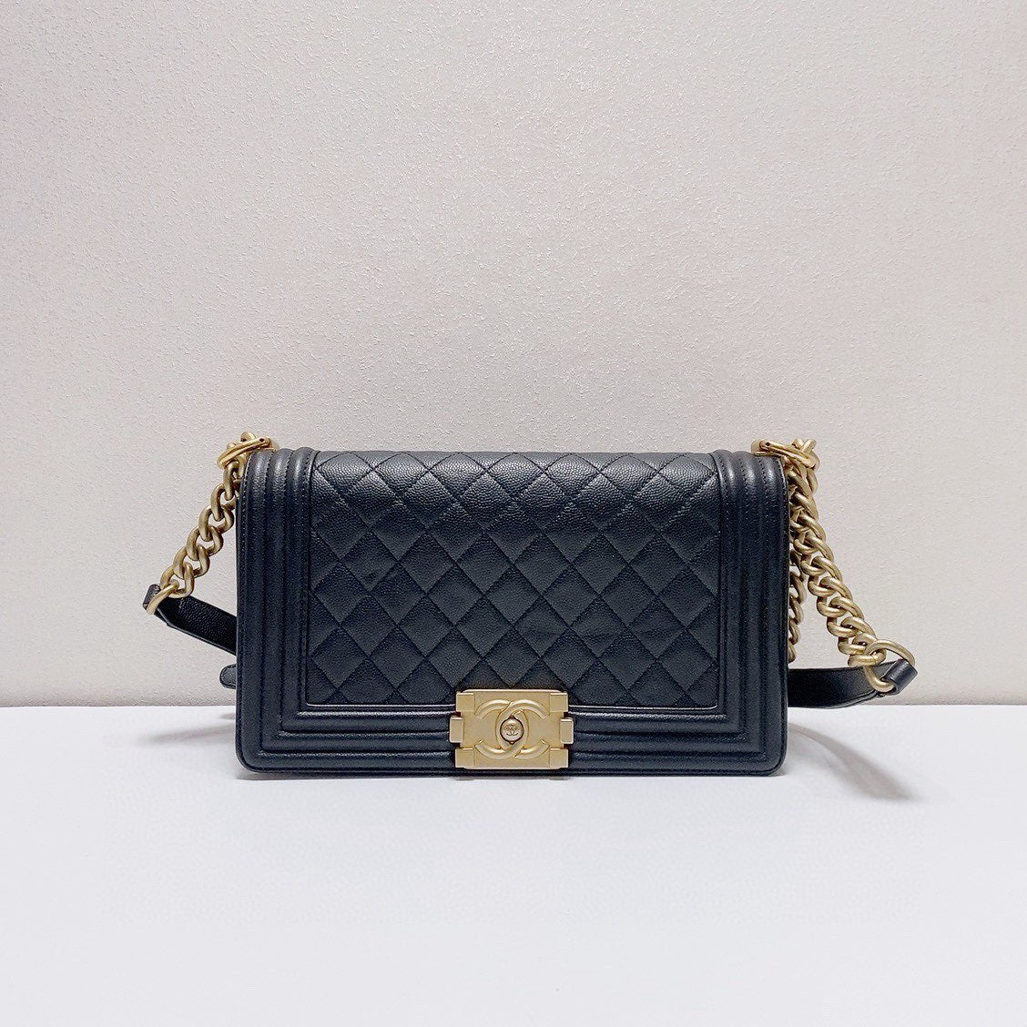 Chanel - Boy - Grained calfskin leather - Black - (Medium)