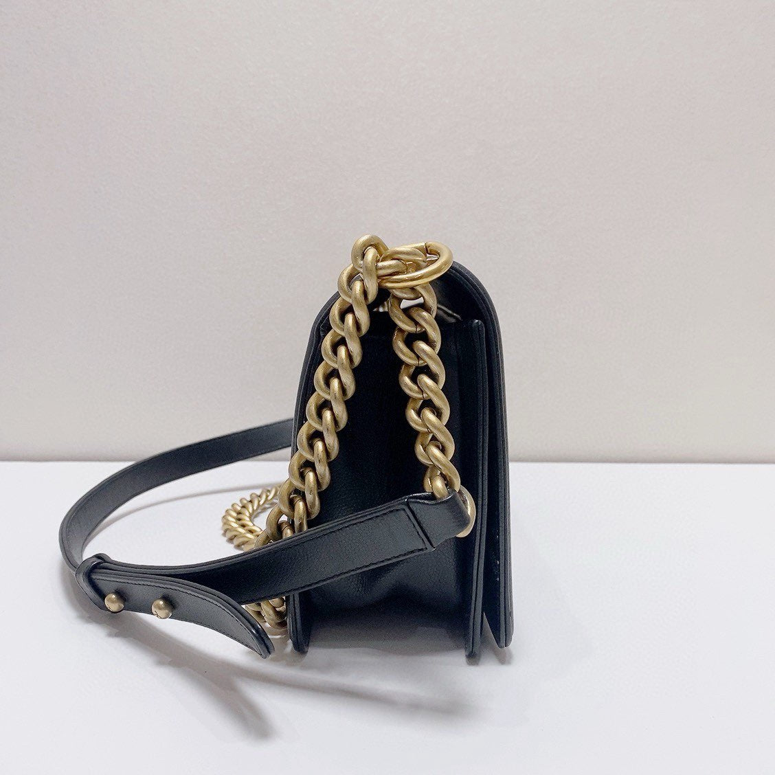 Chanel - Boy - Grained calfskin leather - Black - (Medium)