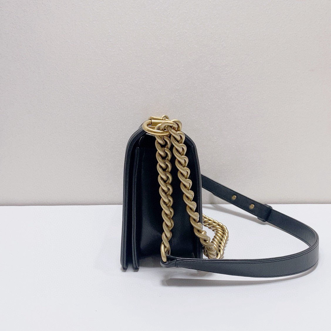 Chanel - Boy - Grained calfskin leather - Black - (Medium)