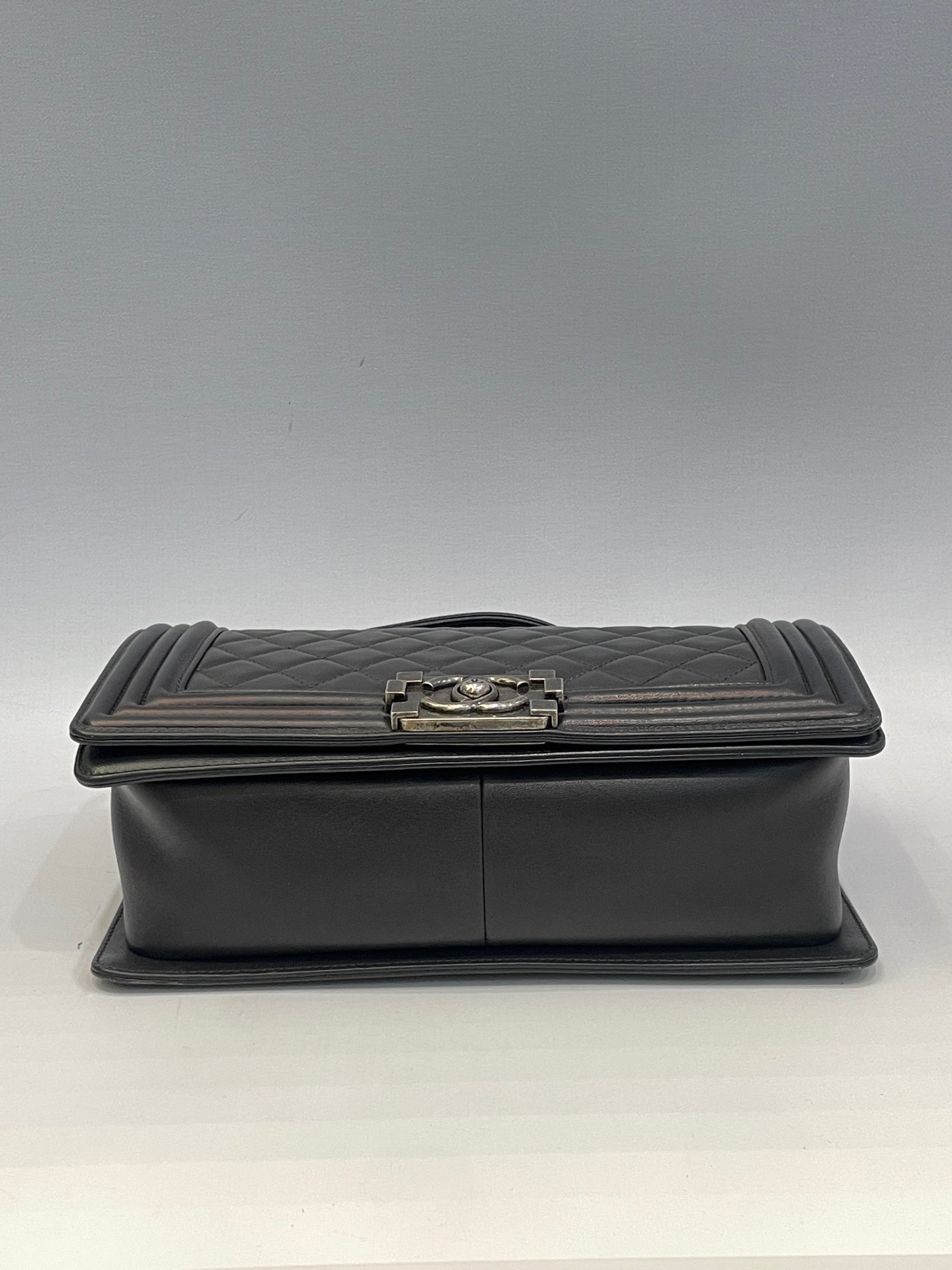 Chanel - Boy - Lambskin leather - Grey - (Medium)