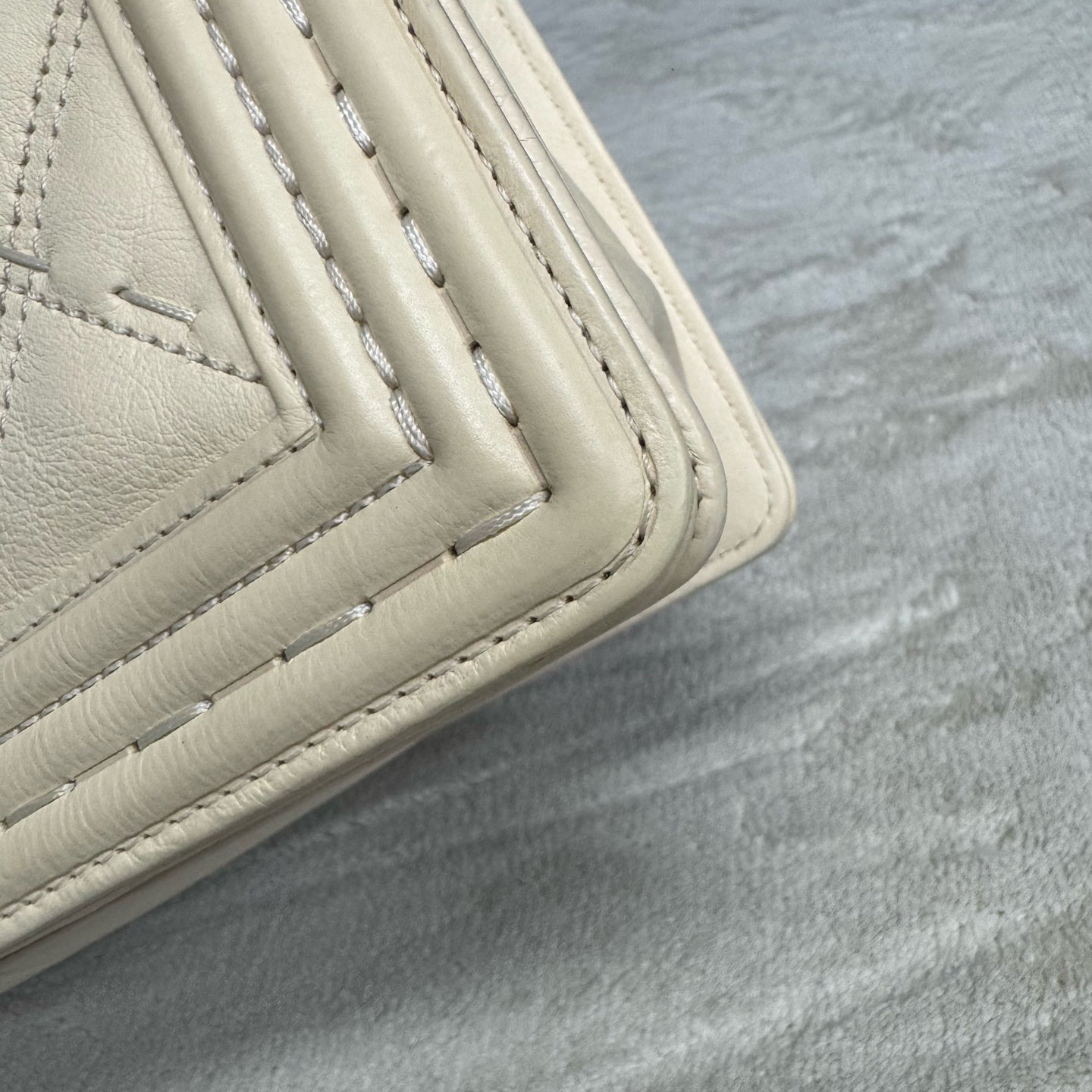 Chanel - Boy - Leather - Beige - (medium)