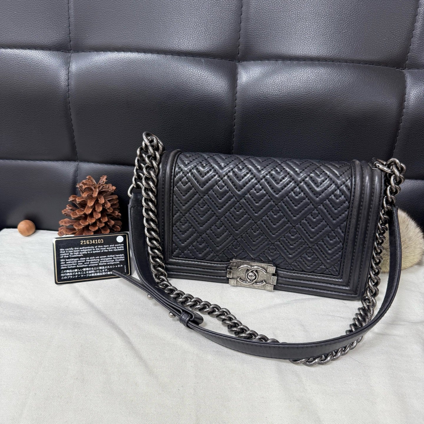 Chanel - Boy - Leather - Black - (medium)