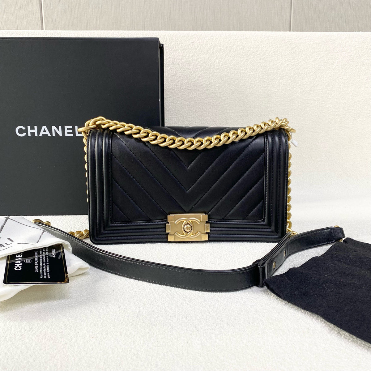 Chanel - Boy - Leather - Black - (medium)