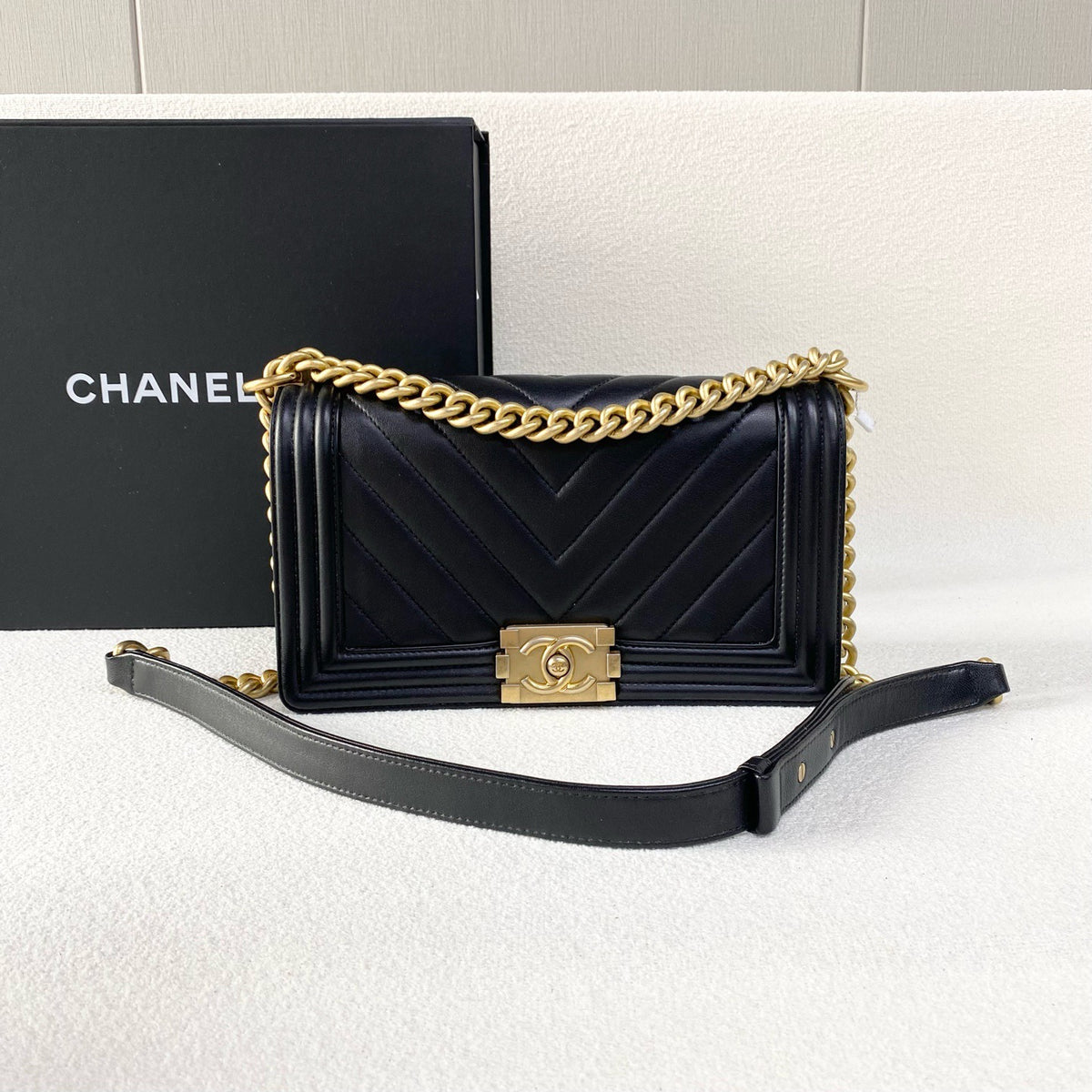 Chanel - Boy - Leather - Black - (medium)