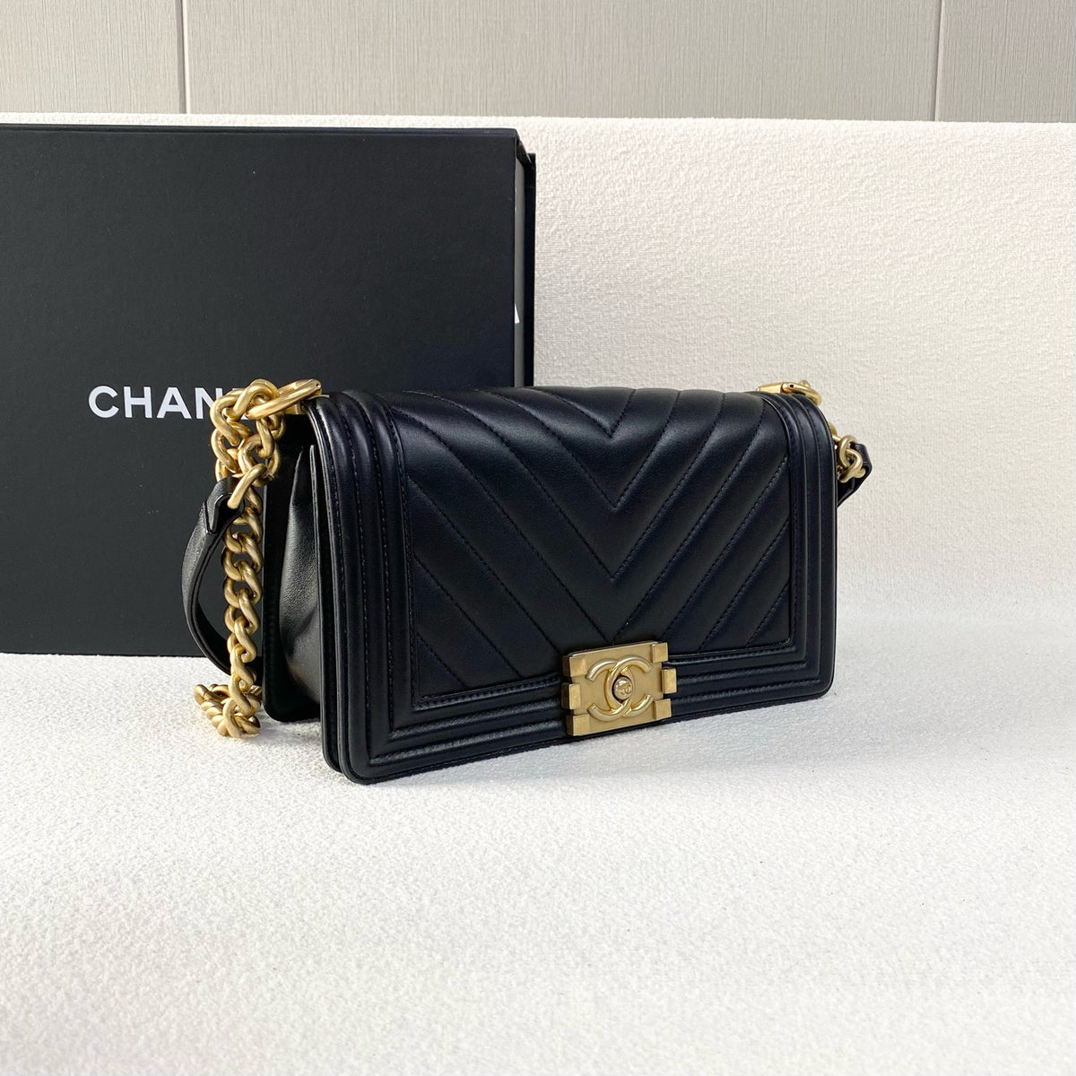 Chanel - Boy - Leather - Black - (medium)