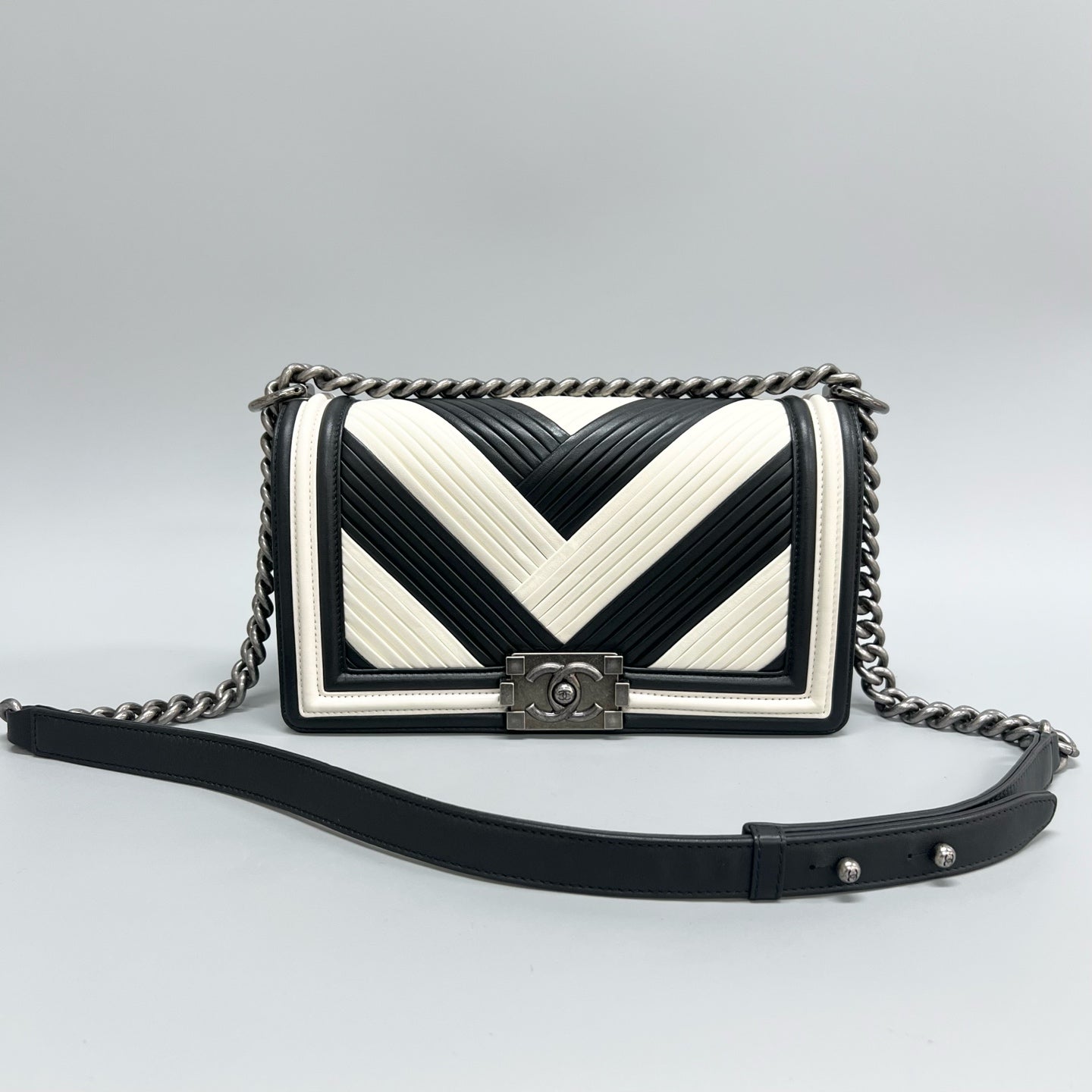 Chanel - Boy - Leather - Multicolour - (medium)
