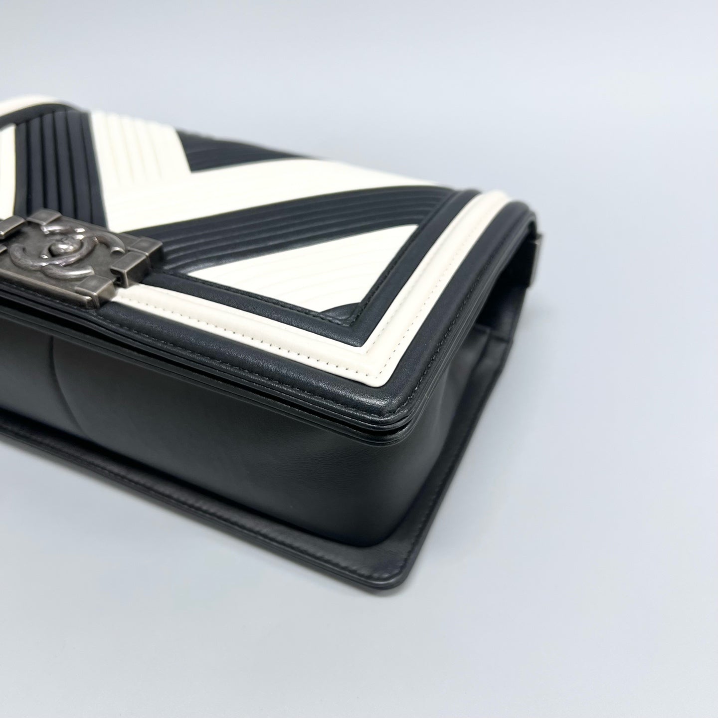 Chanel - Boy - Leather - Multicolour - (medium)