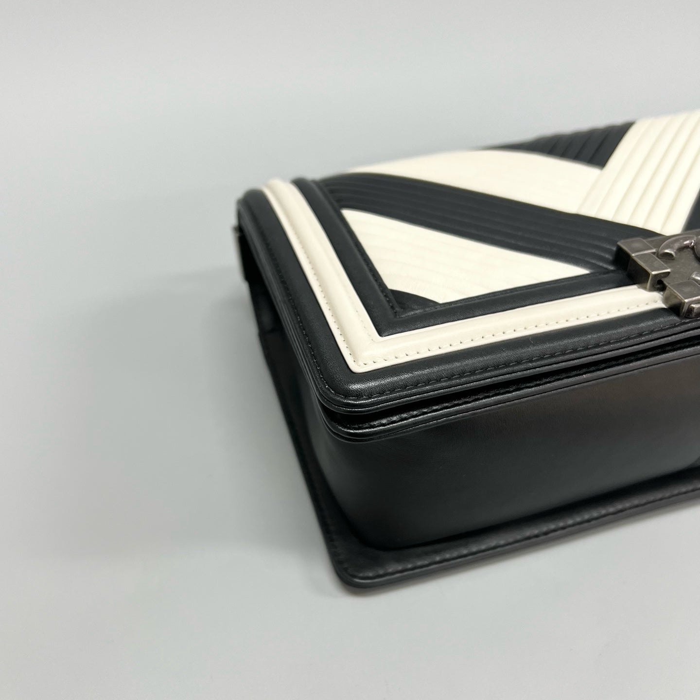 Chanel - Boy - Leather - Multicolour - (medium)