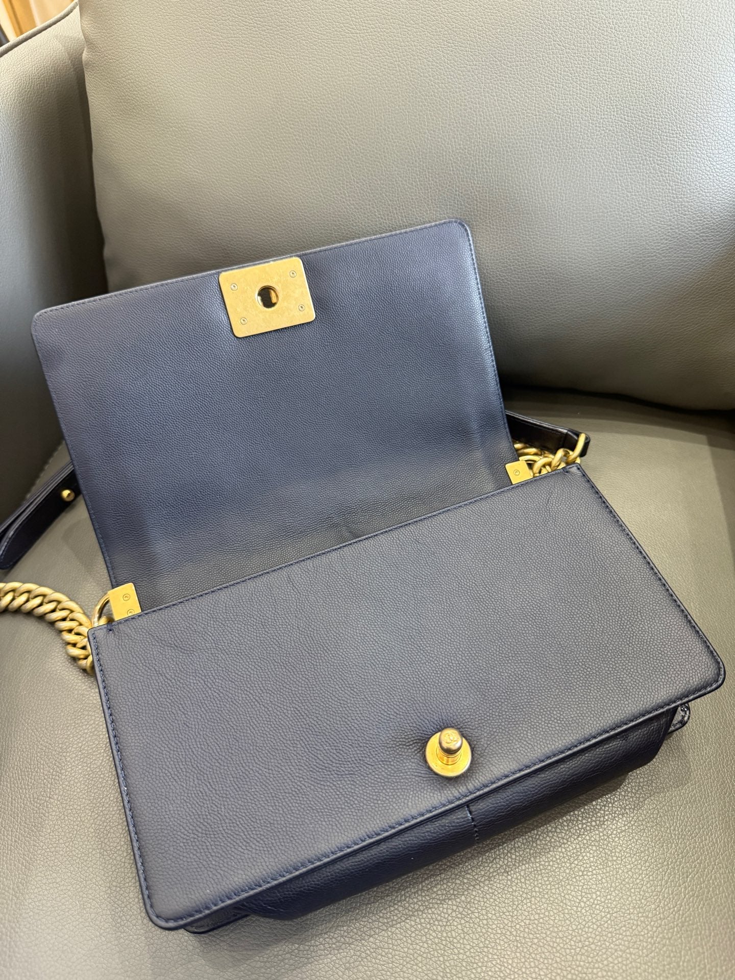 Chanel - Boy - Leather - Navy - (medium)