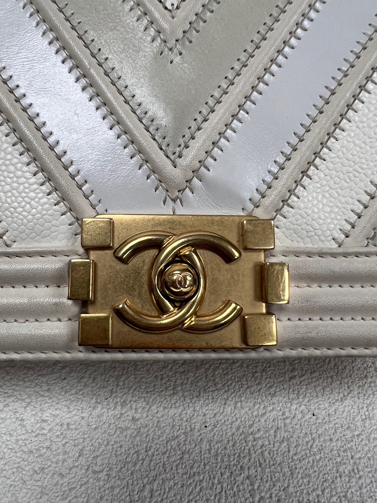 Chanel - Boy - Leather - White - (medium)