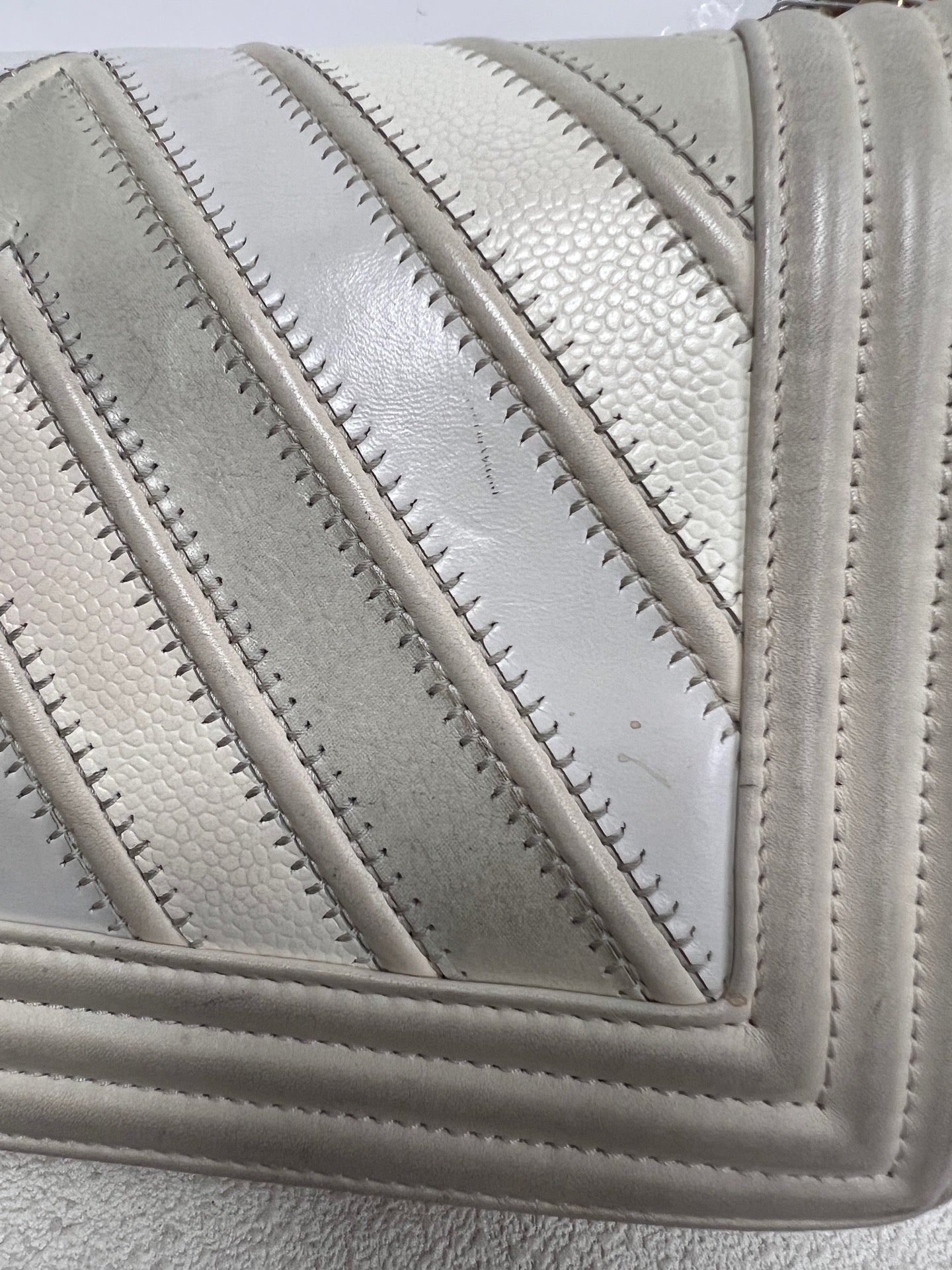 Chanel - Boy - Leather - White - (medium)