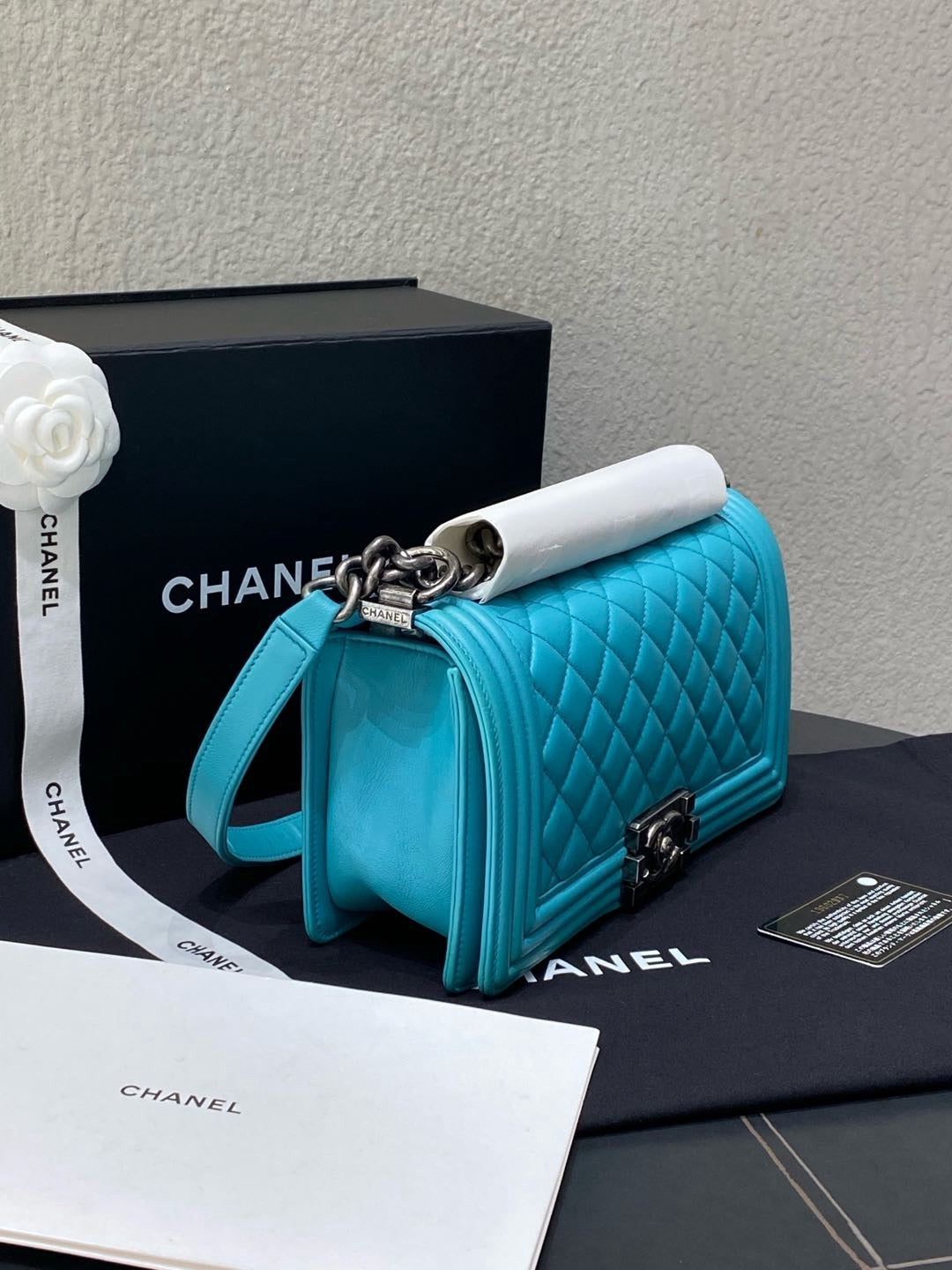 Chanel - Boy Medium - Leather - Blue - (Medium)