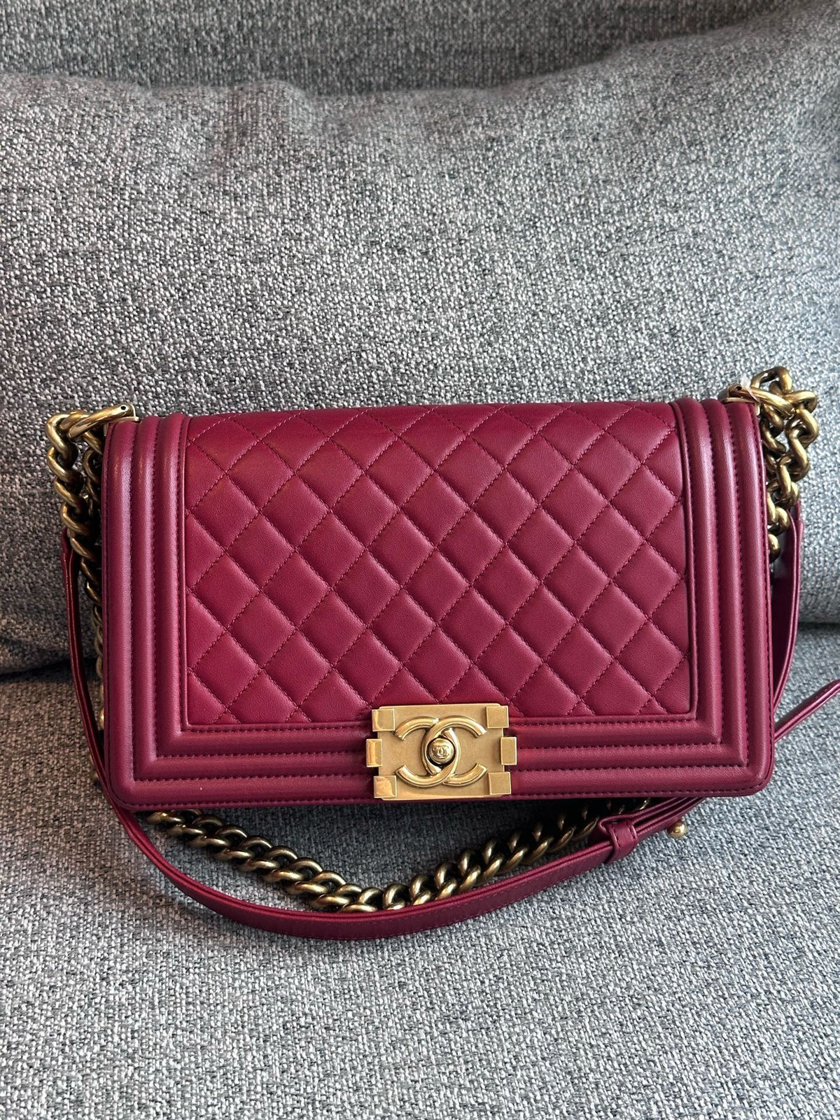 Chanel - Boy Medium - Leather - Burgundy - (medium)