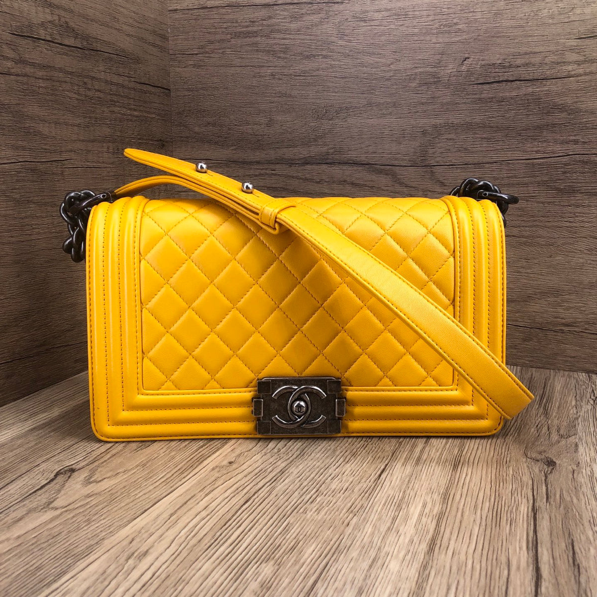 Chanel - Boy Medium - Leather - Yellow - (medium)