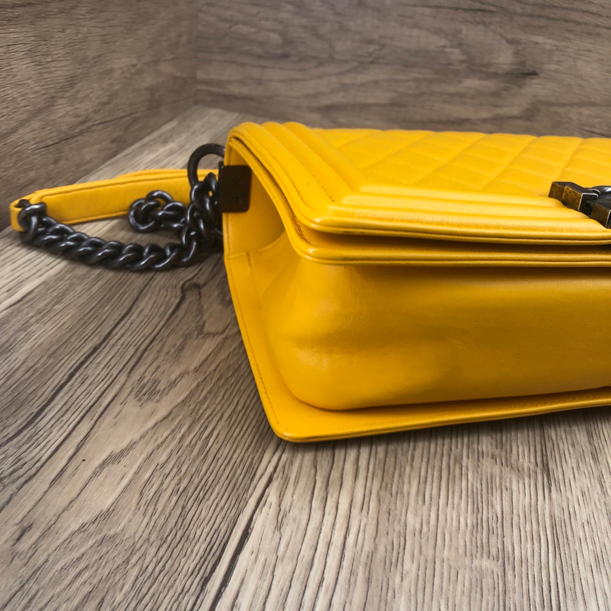 Chanel - Boy Medium - Leather - Yellow - (medium)