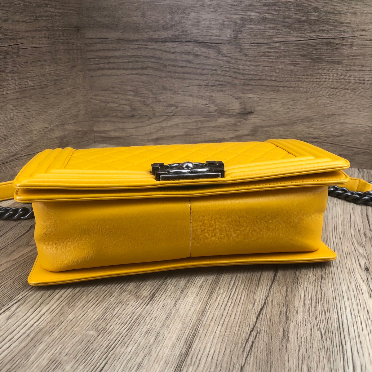 Chanel - Boy Medium - Leather - Yellow - (medium)