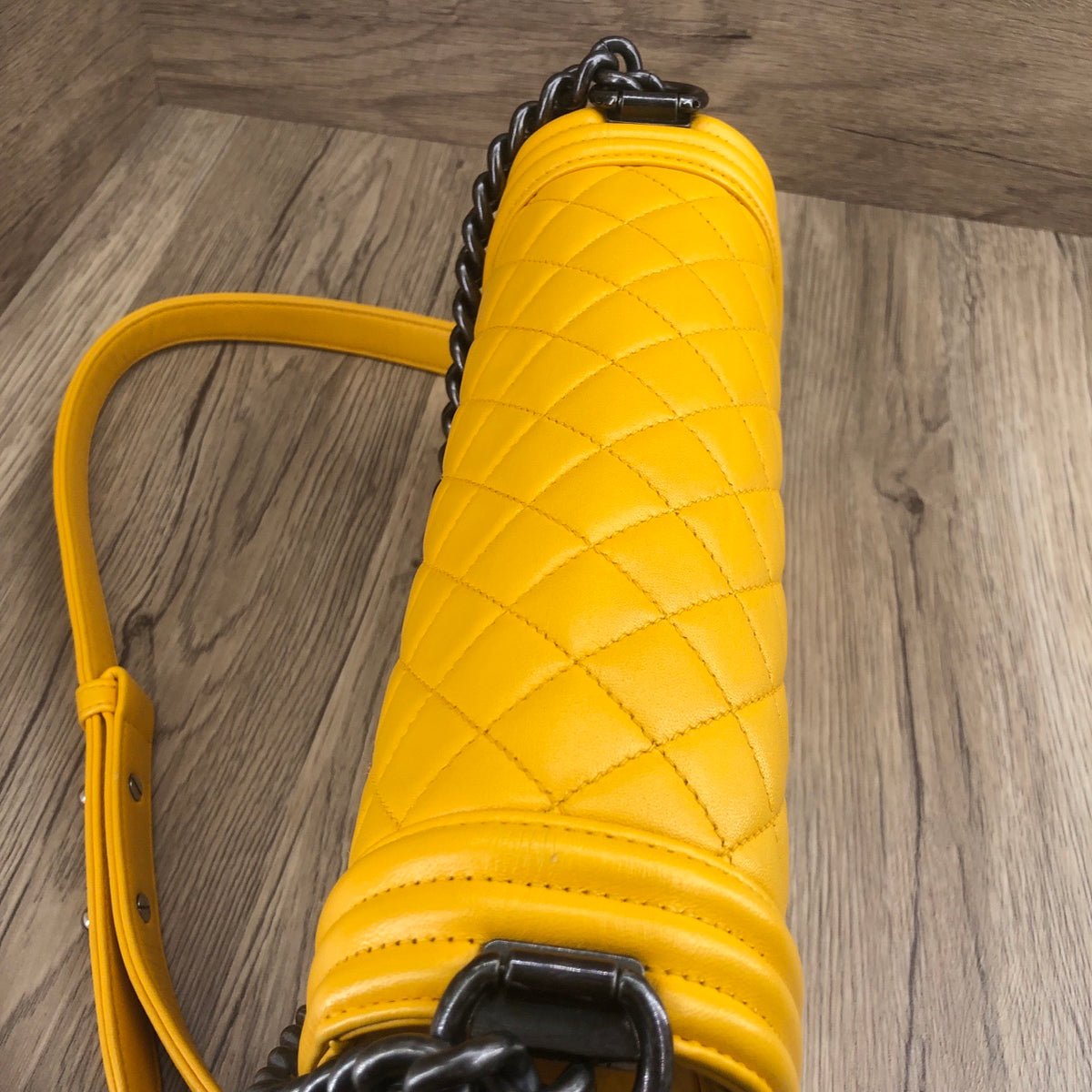 Chanel - Boy Medium - Leather - Yellow - (medium)