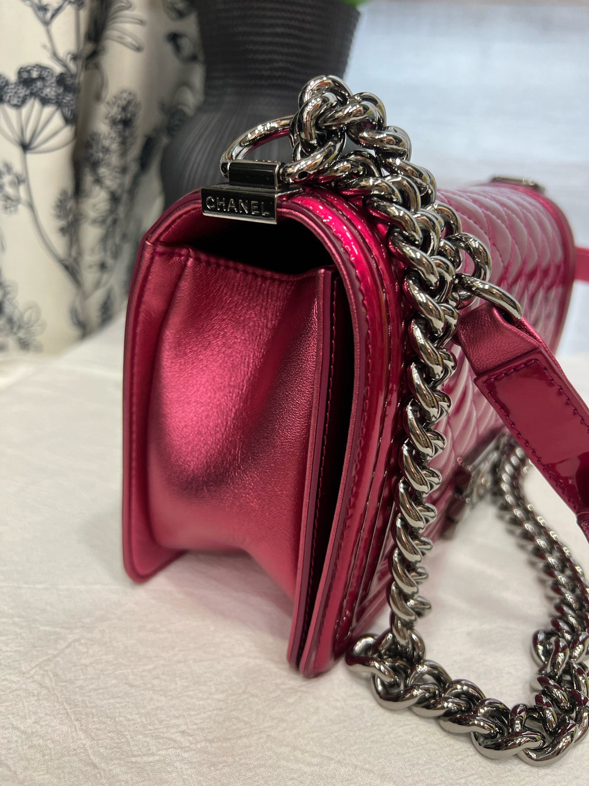 Chanel - Boy Medium - Patent leather - Pink - (medium)