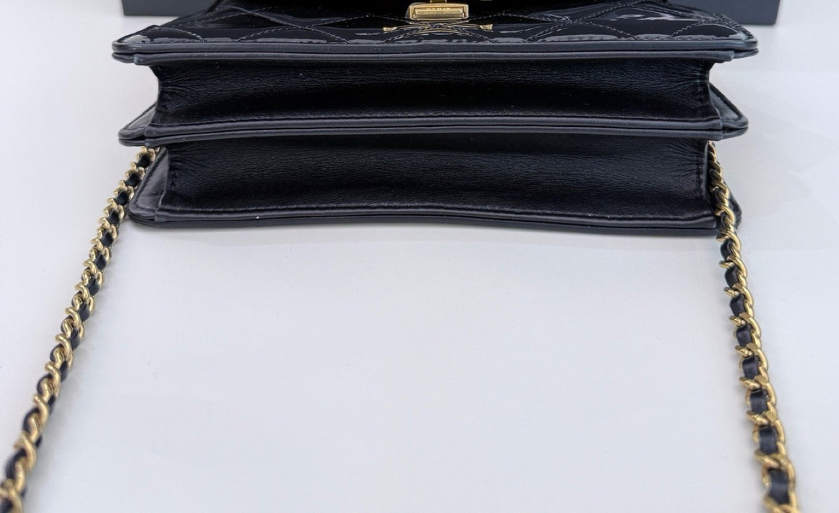 Chanel - Boy - Patent leather - Black
