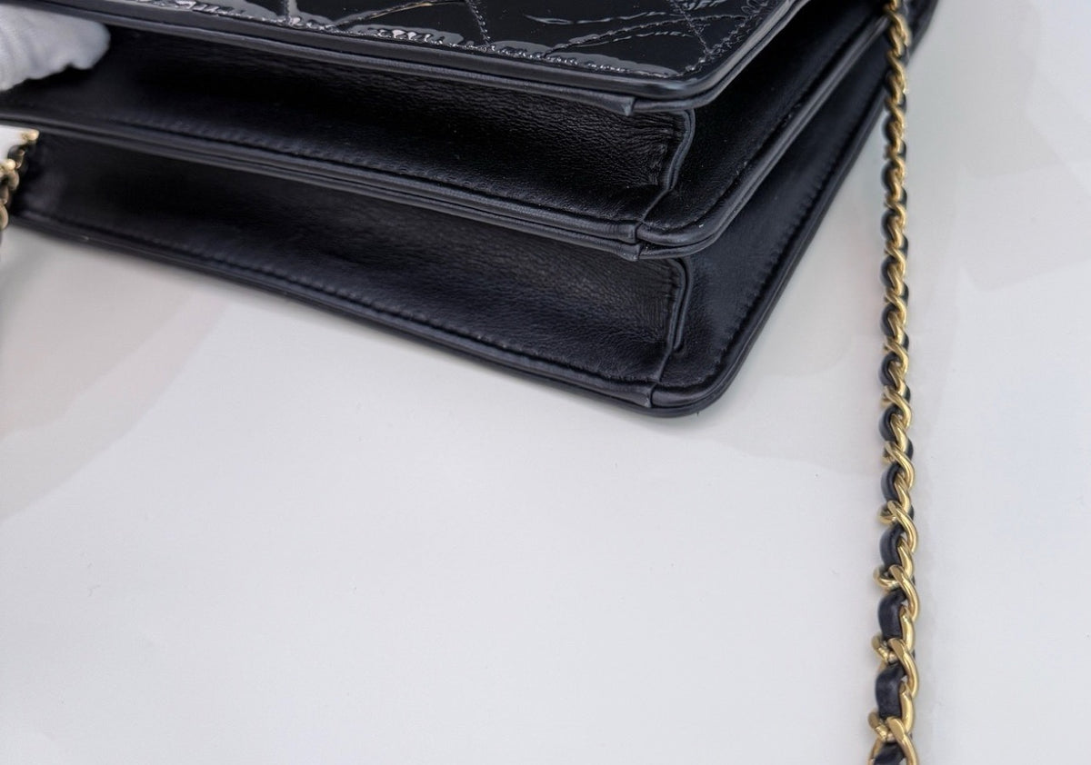 Chanel - Boy - Patent leather - Black