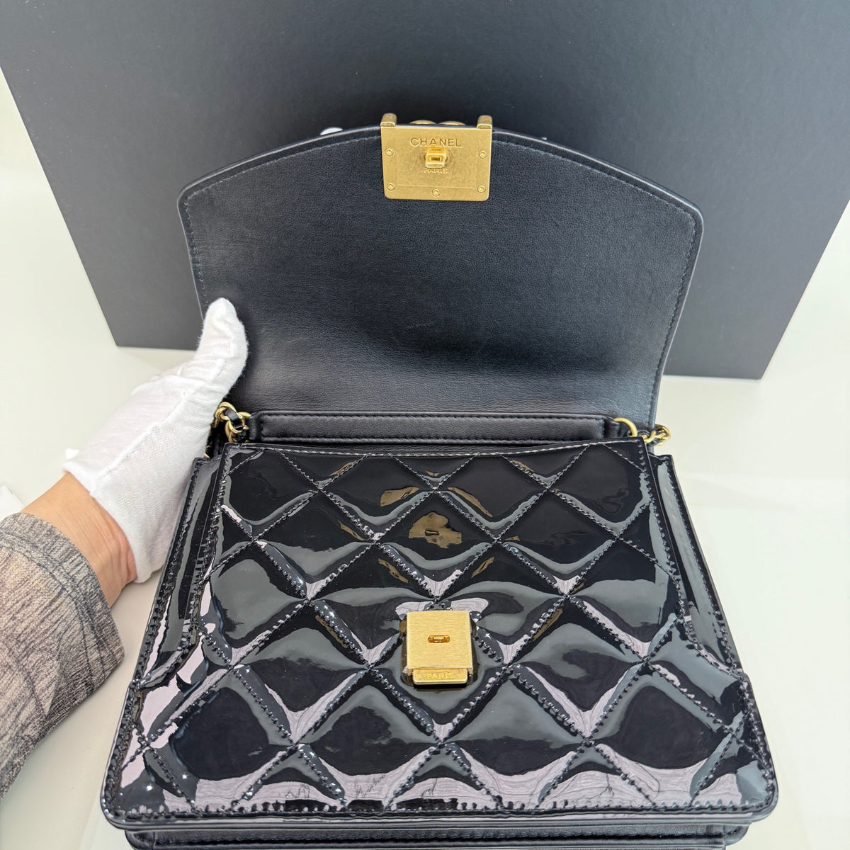 Chanel - Boy - Patent leather - Black