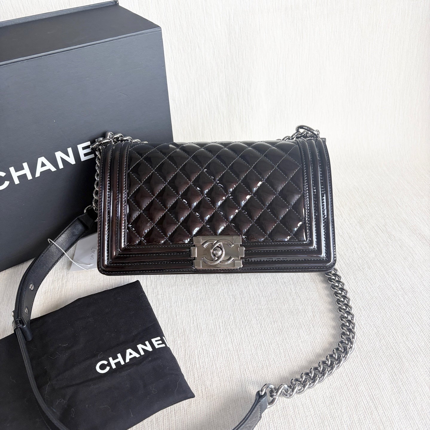 Chanel - Boy - Patent leather - Black - (medium)