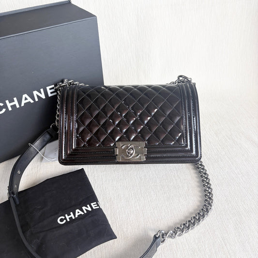 Chanel - Boy - Patent leather - Black - (medium)