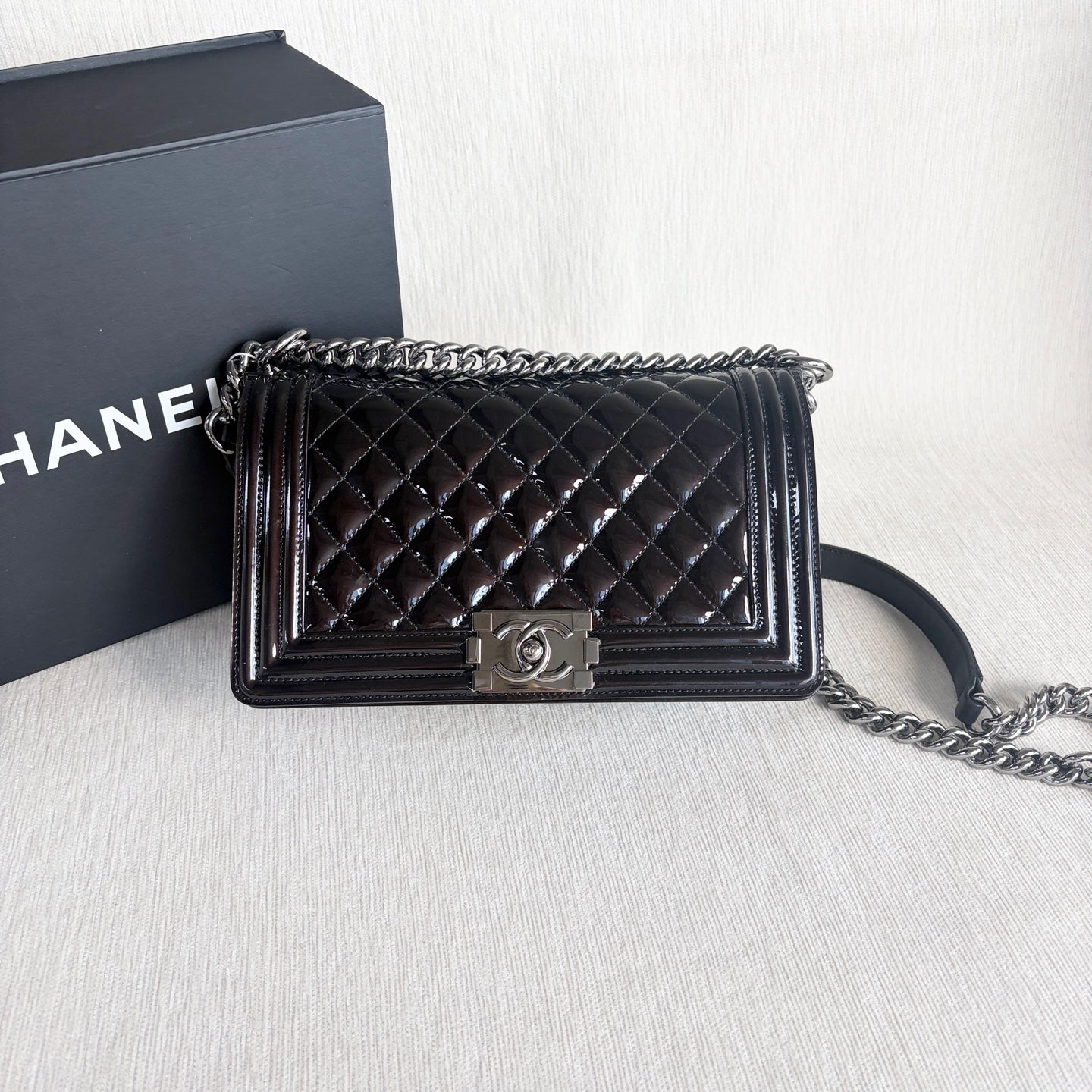 Chanel - Boy - Patent leather - Black - (medium)