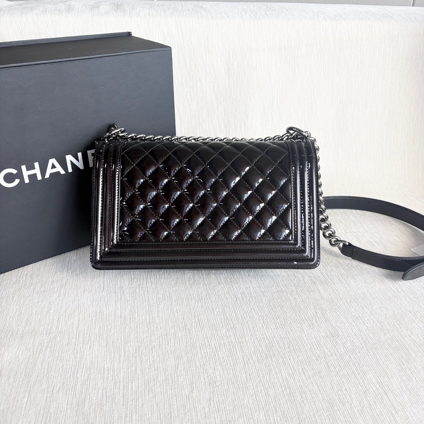 Chanel - Boy - Patent leather - Black - (medium)