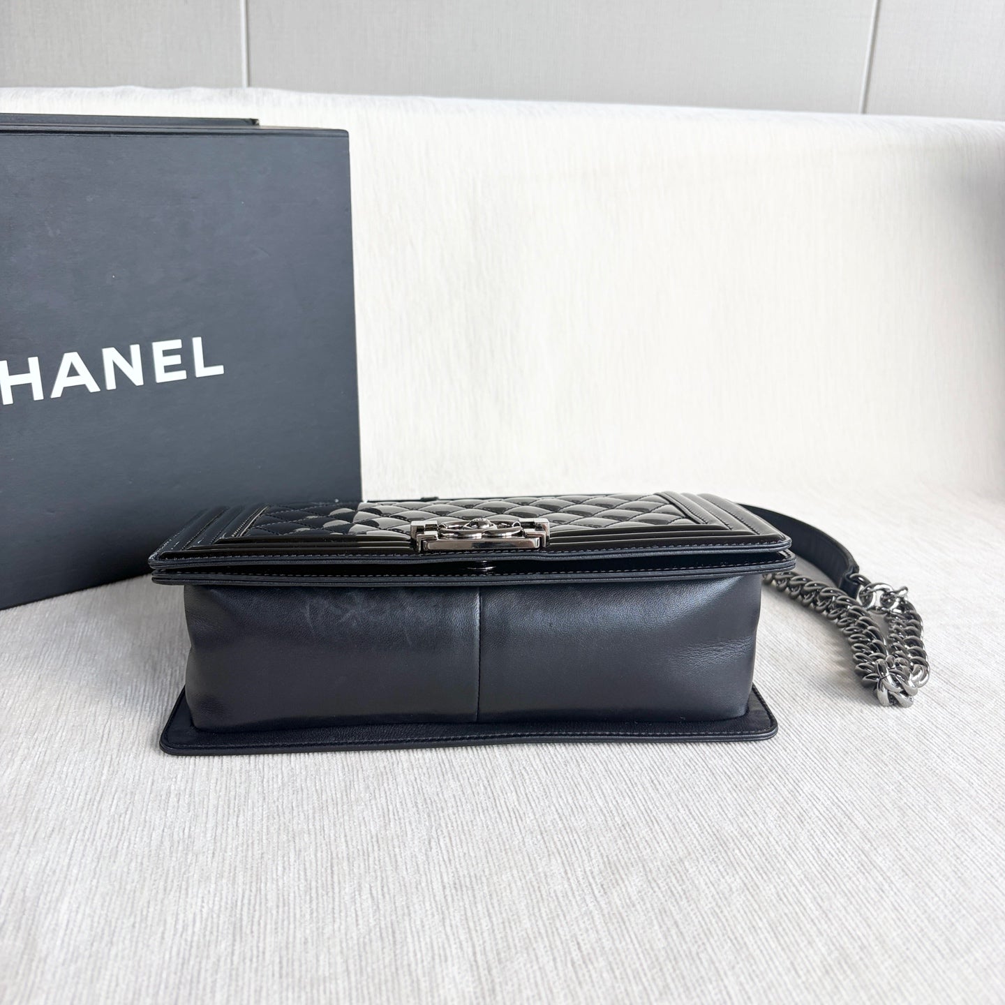 Chanel - Boy - Patent leather - Black - (medium)