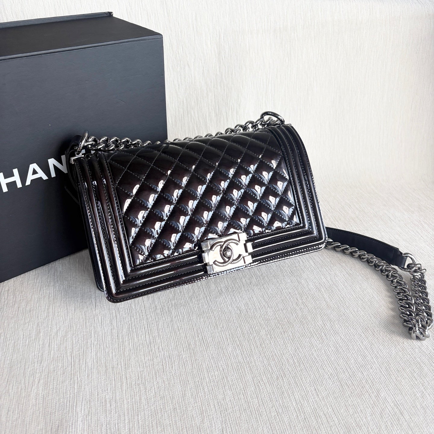 Chanel - Boy - Patent leather - Black - (medium)