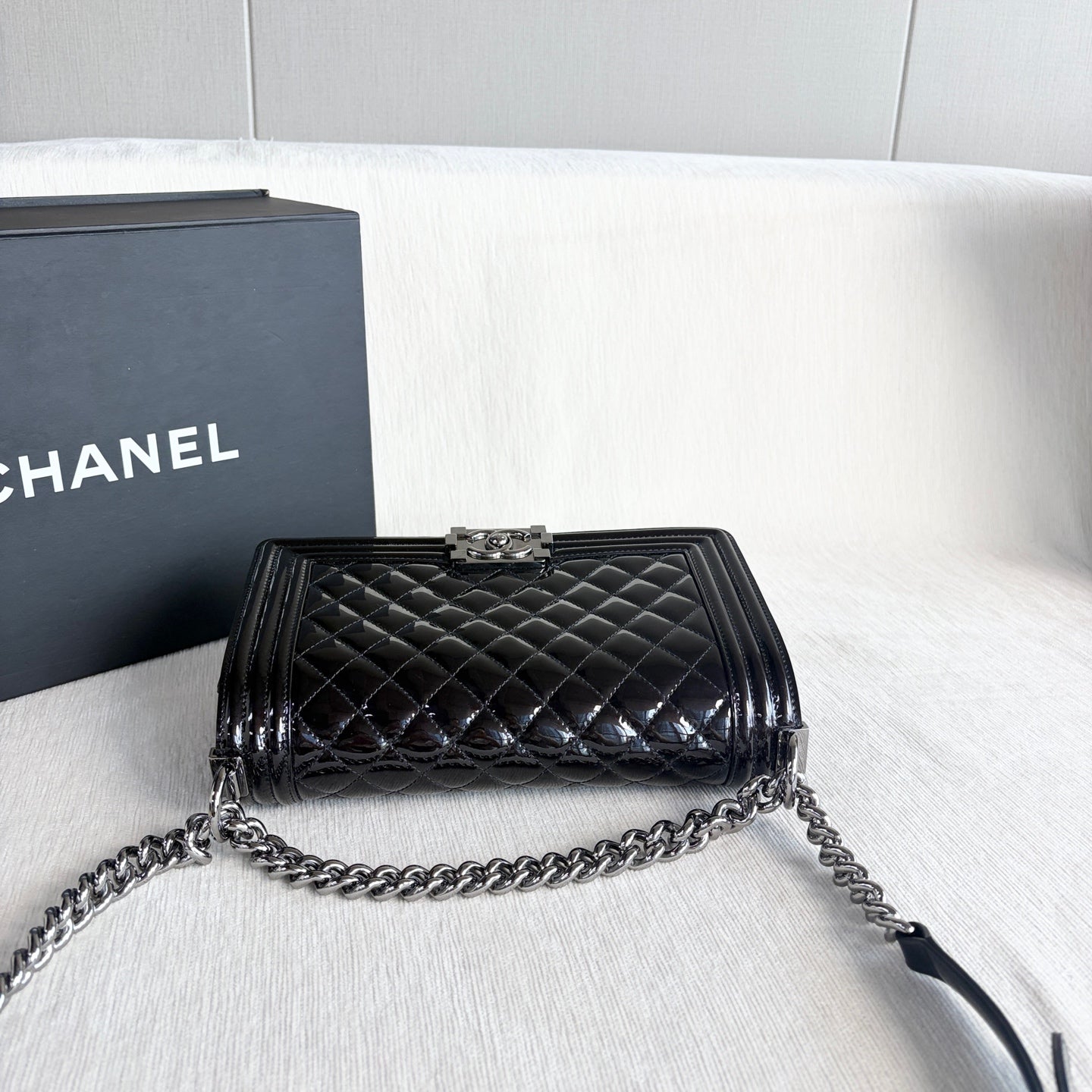 Chanel - Boy - Patent leather - Black - (medium)