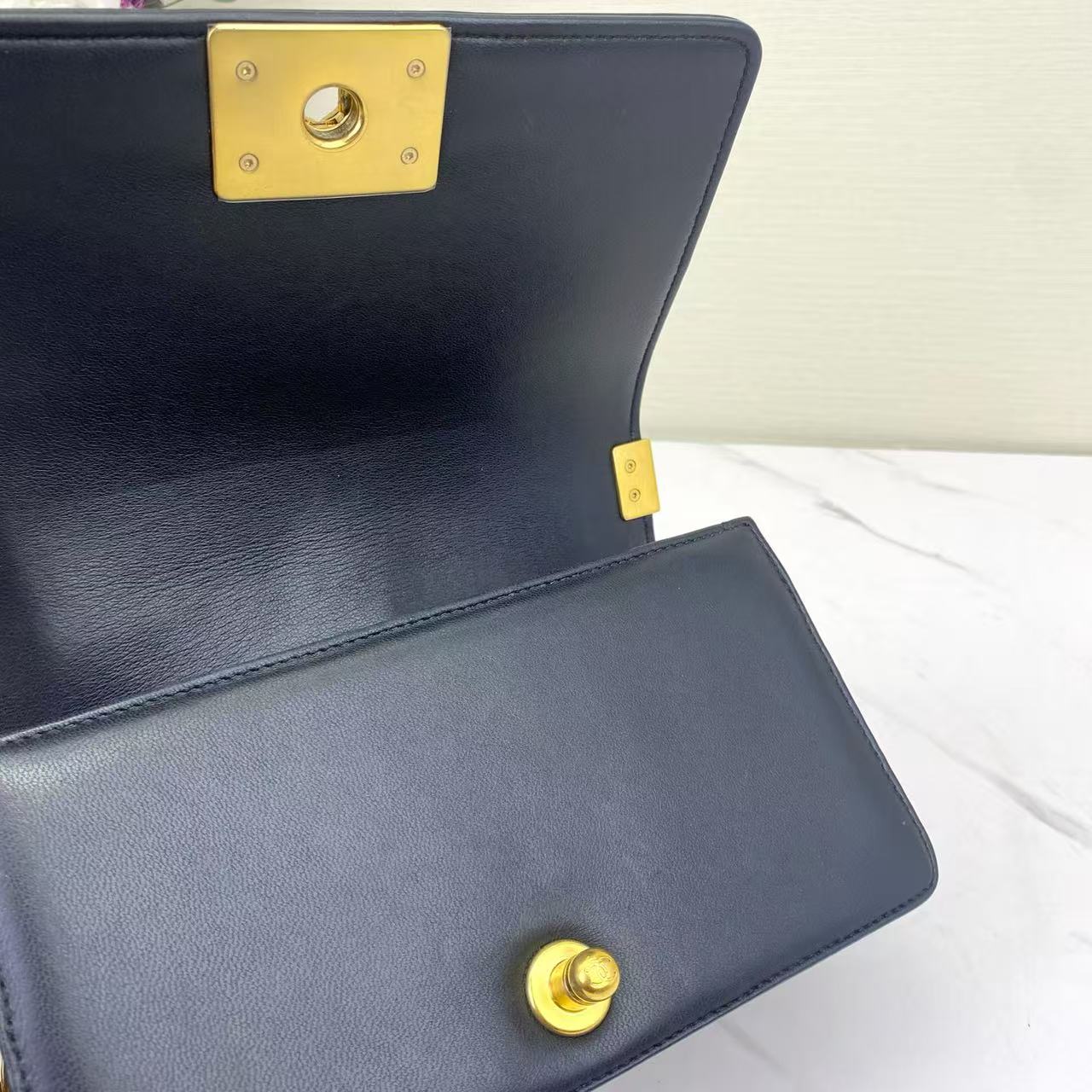 Chanel - Boy - Smooth cowhide leather - Black with Gold-Tone Hardware - (Small)
