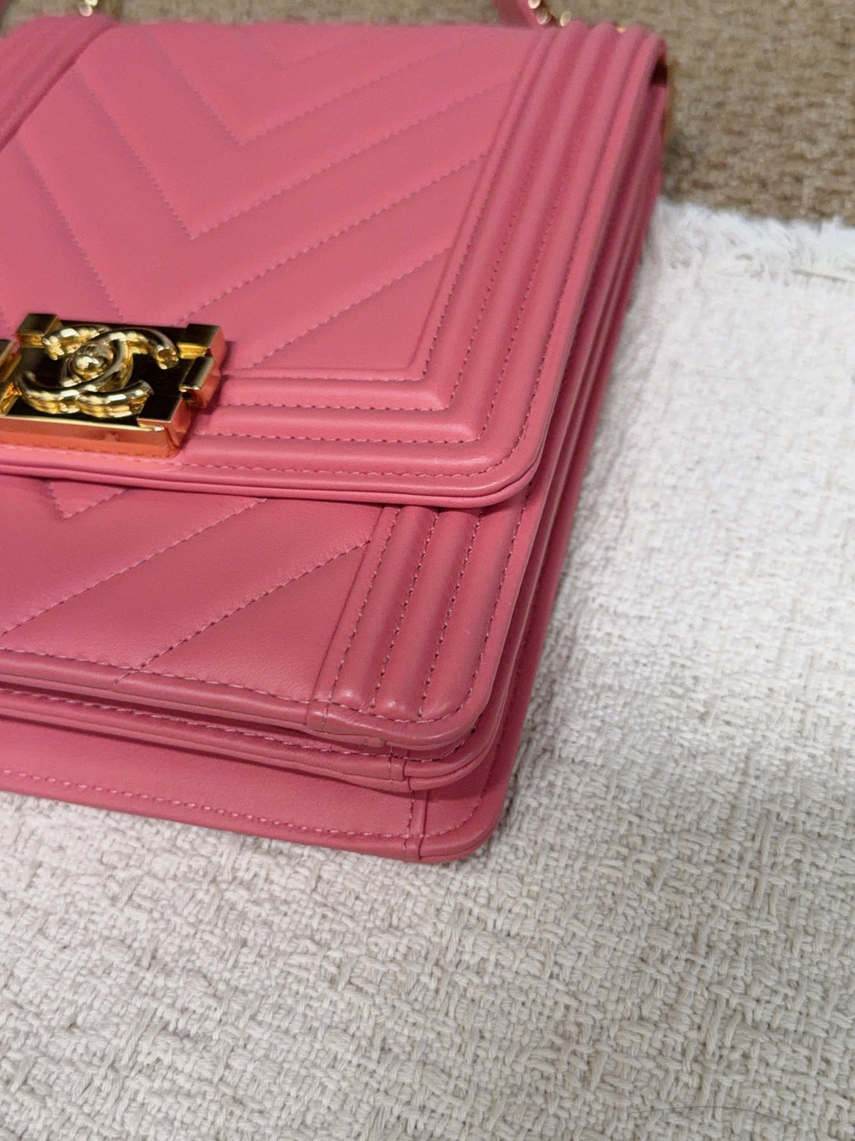 Chanel - Boy Vertical V-Stitch - Leather - Pink