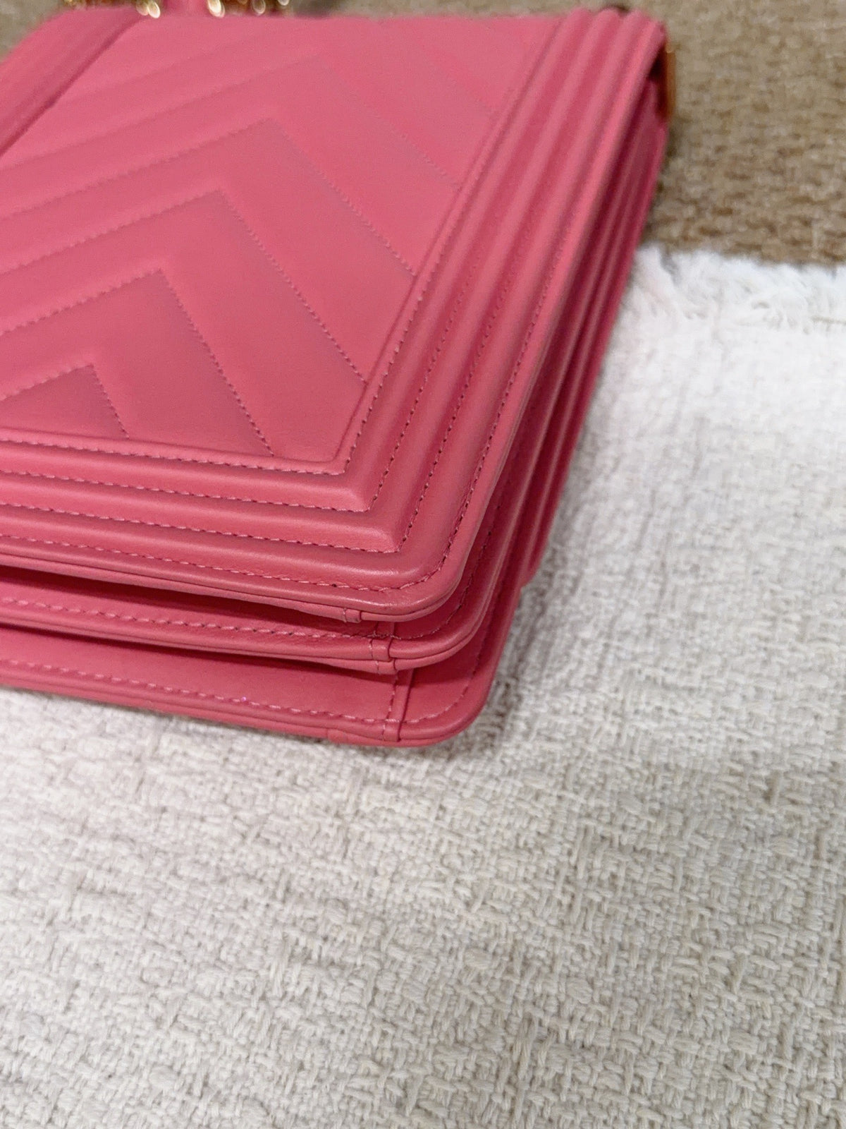 Chanel - Boy Vertical V-Stitch - Leather - Pink