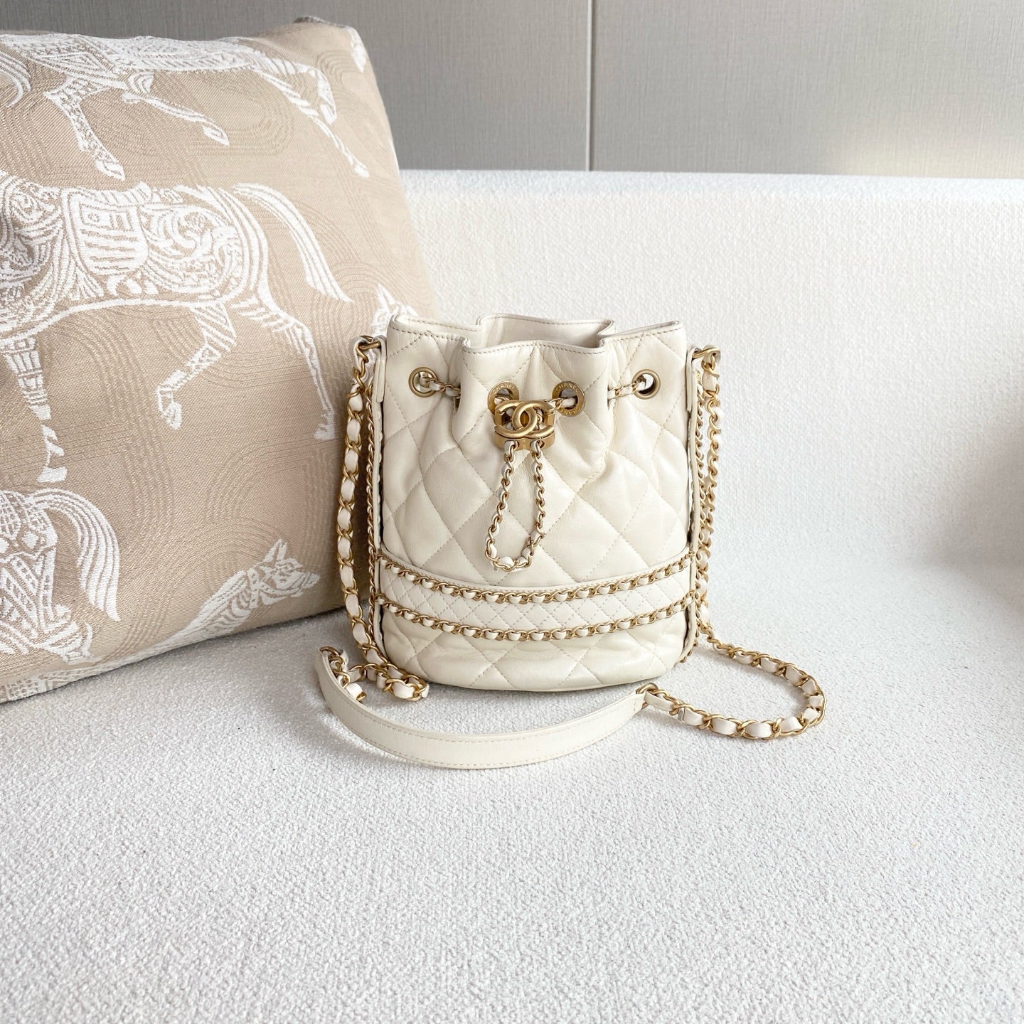 Chanel - Bucket Bag - Leather - Beige - (mini)