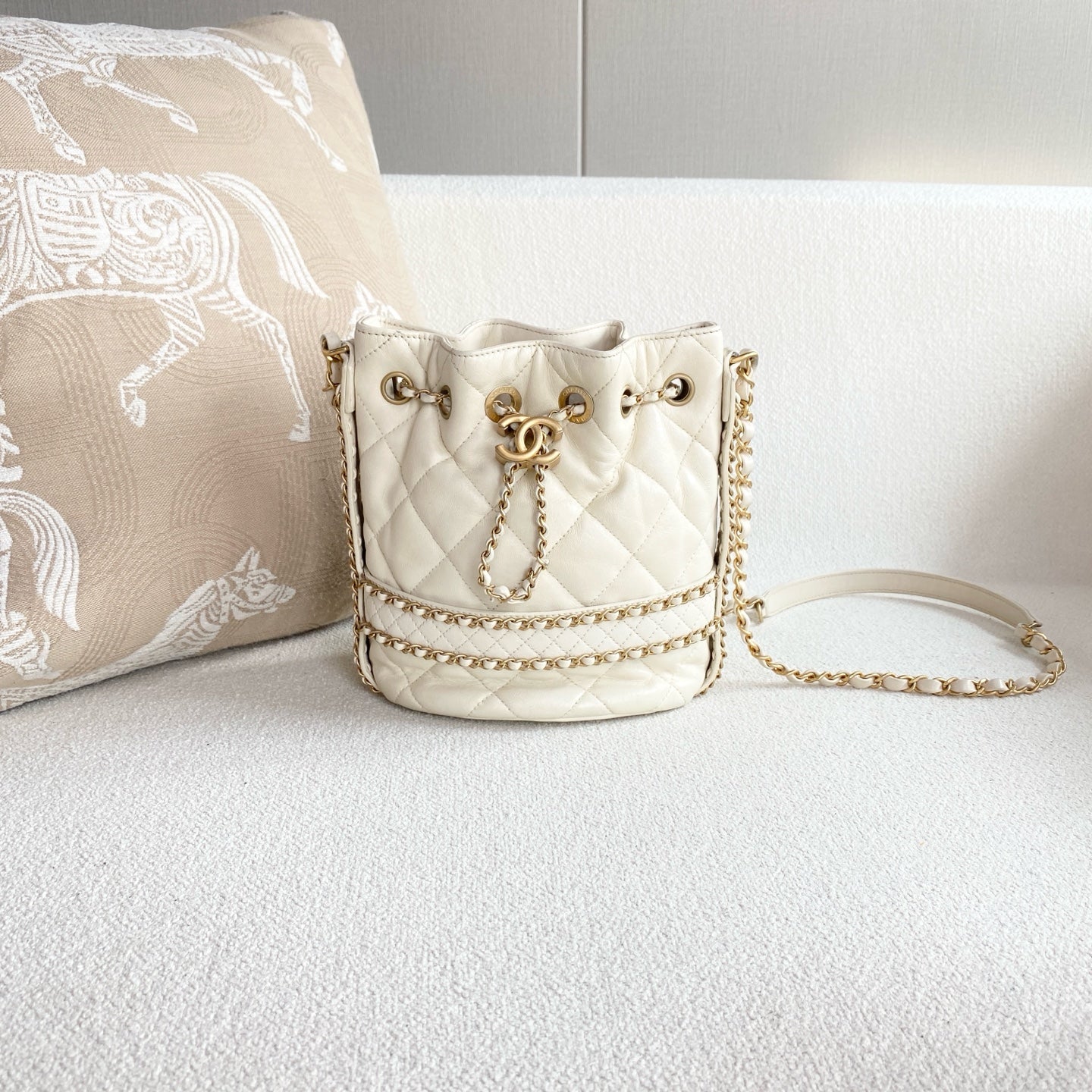 Chanel - Bucket Bag - Leather - Beige - (mini)